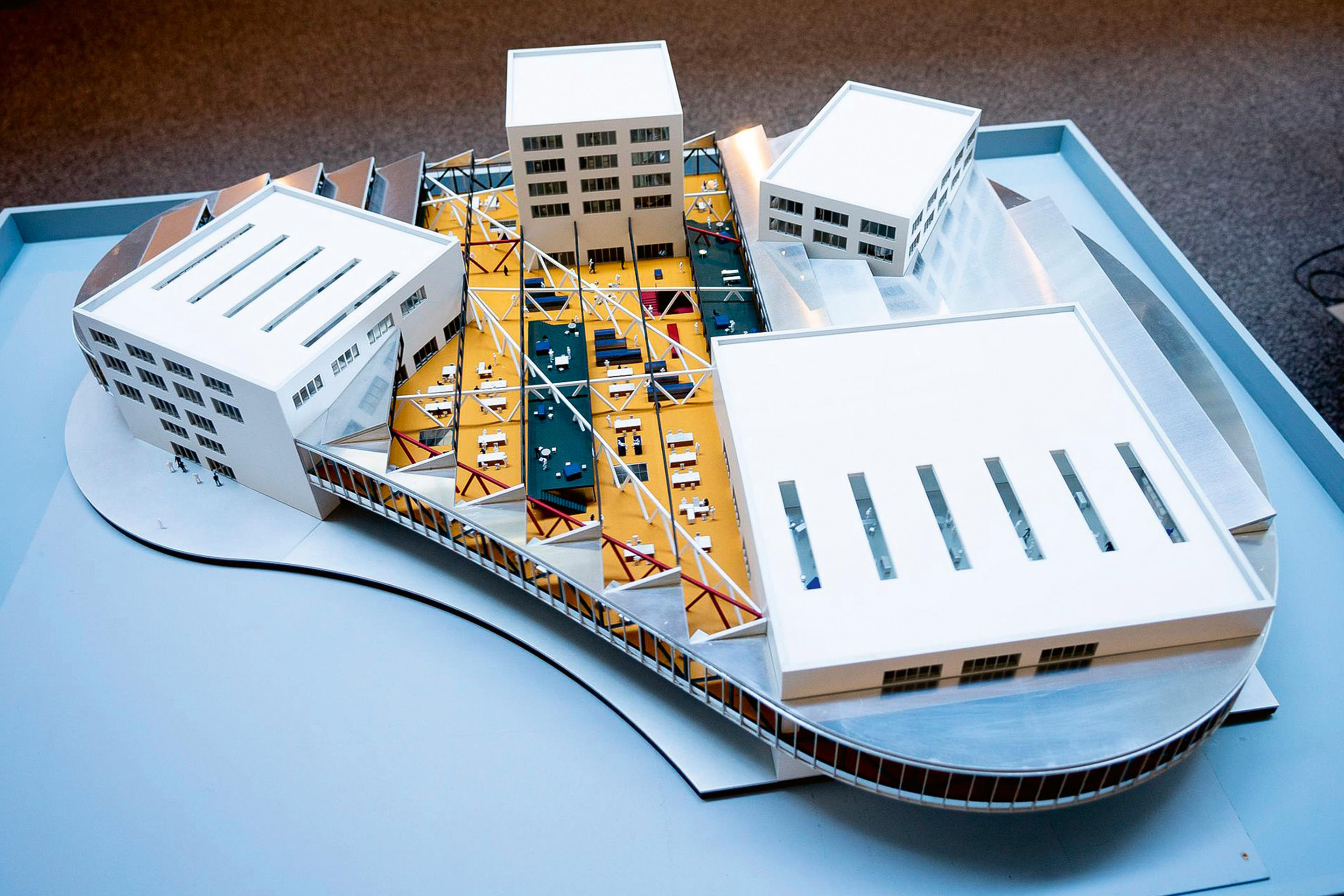 Sur le «champ», un patient travail «d’urbanisation» définit les zones de collaboration, d’échange ou de convivialité en fonction des besoins des rédactions.