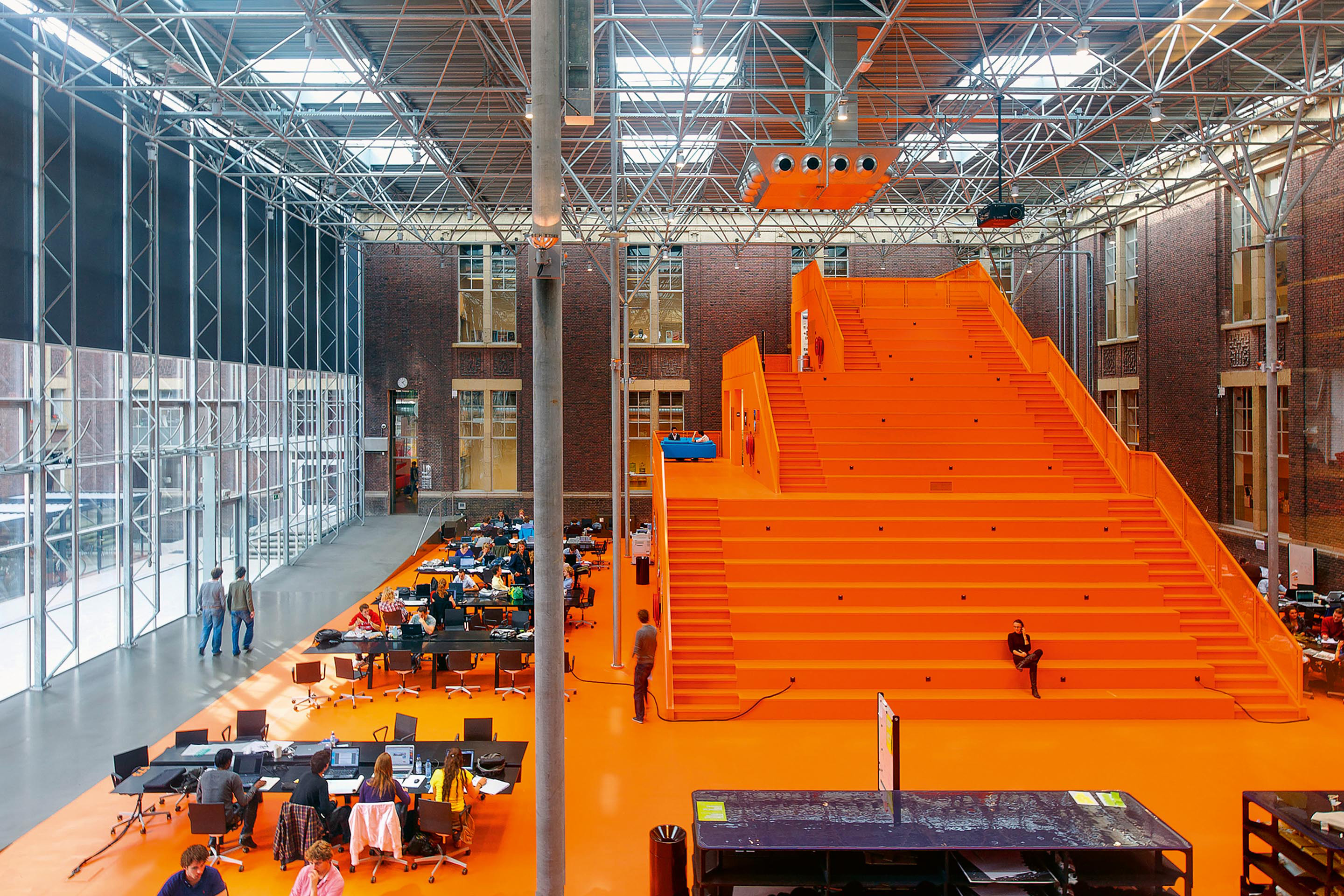 Vue de la tribune à la nouvelle faculté d’architecture de la TU Delft.