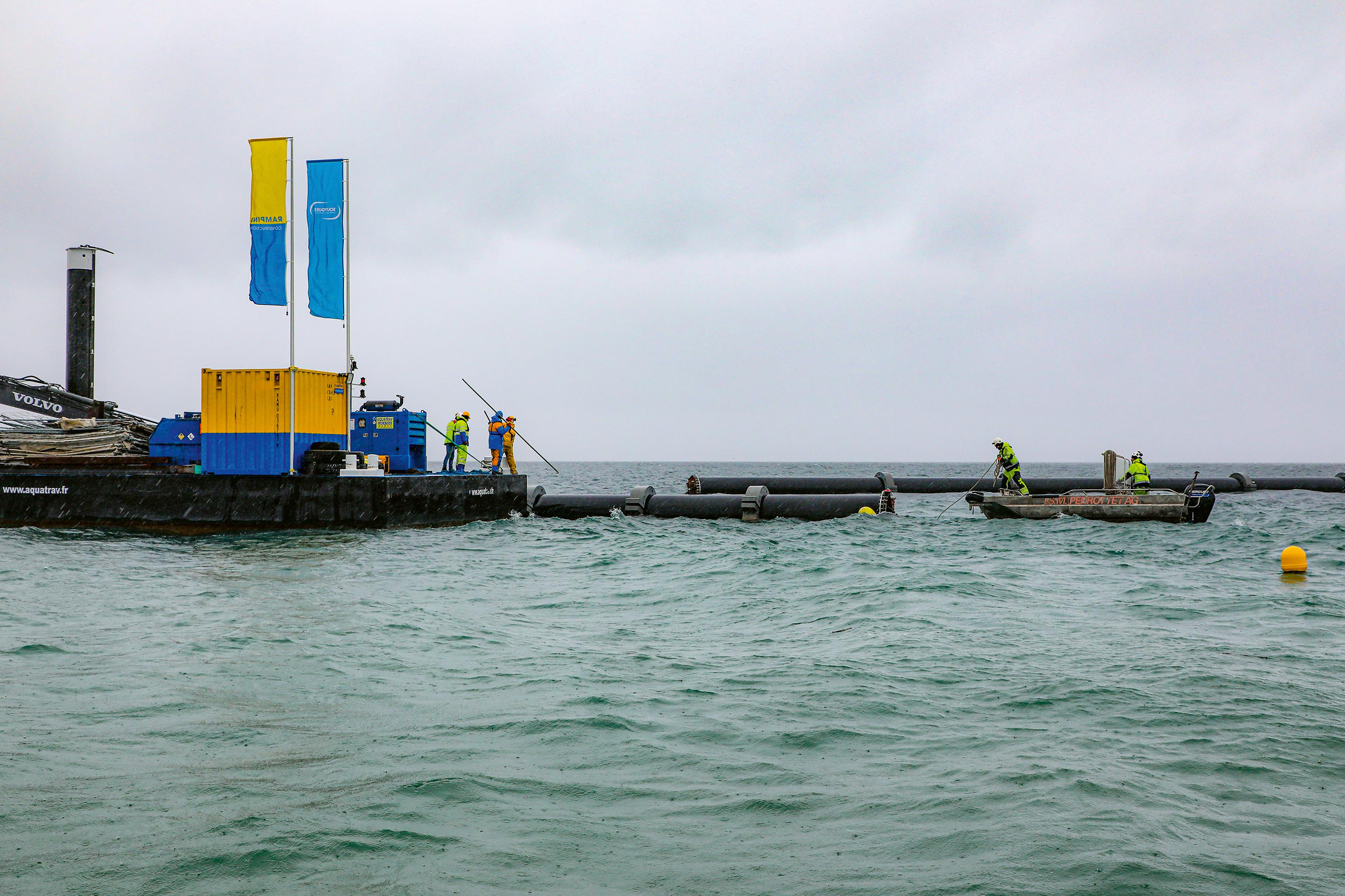 Die neue Seewasserleitung hat einen Durchmesser von 1100 mm und dient der Versorgung der EPFL und UNIL für die  Gebäudeheizung und -kühlung.