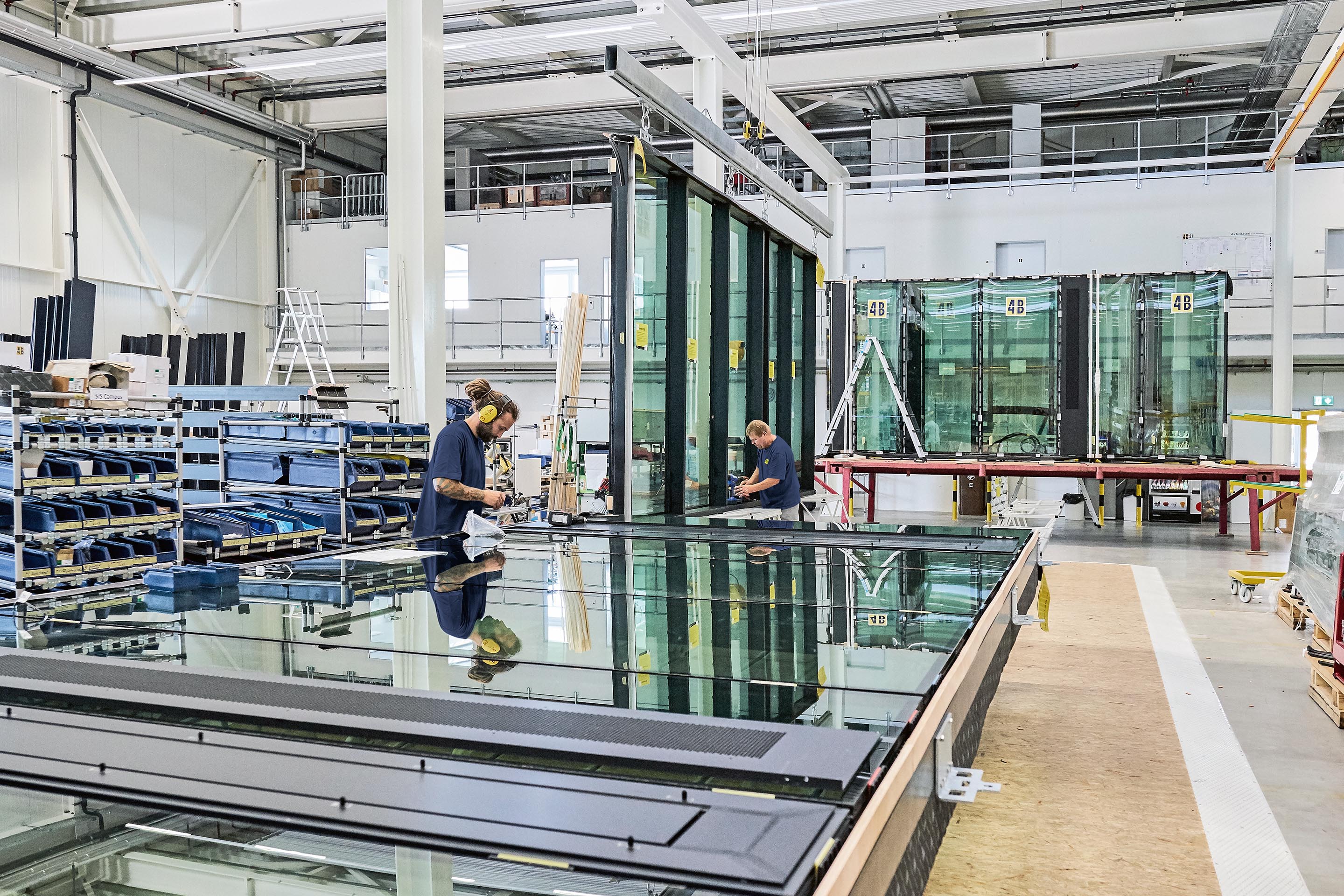 Préfabrication des éléments de façade à Hochdorf, à un peu plus de 40 km à vol d’oiseau.