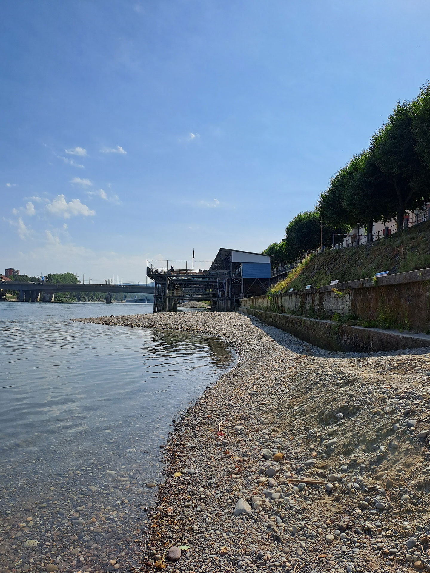 Sicht auf den Bestandsbau: Nach 1994 stand am St. Alban-Rheinweg in Basel nur noch die Hälfte der Konstruktion.