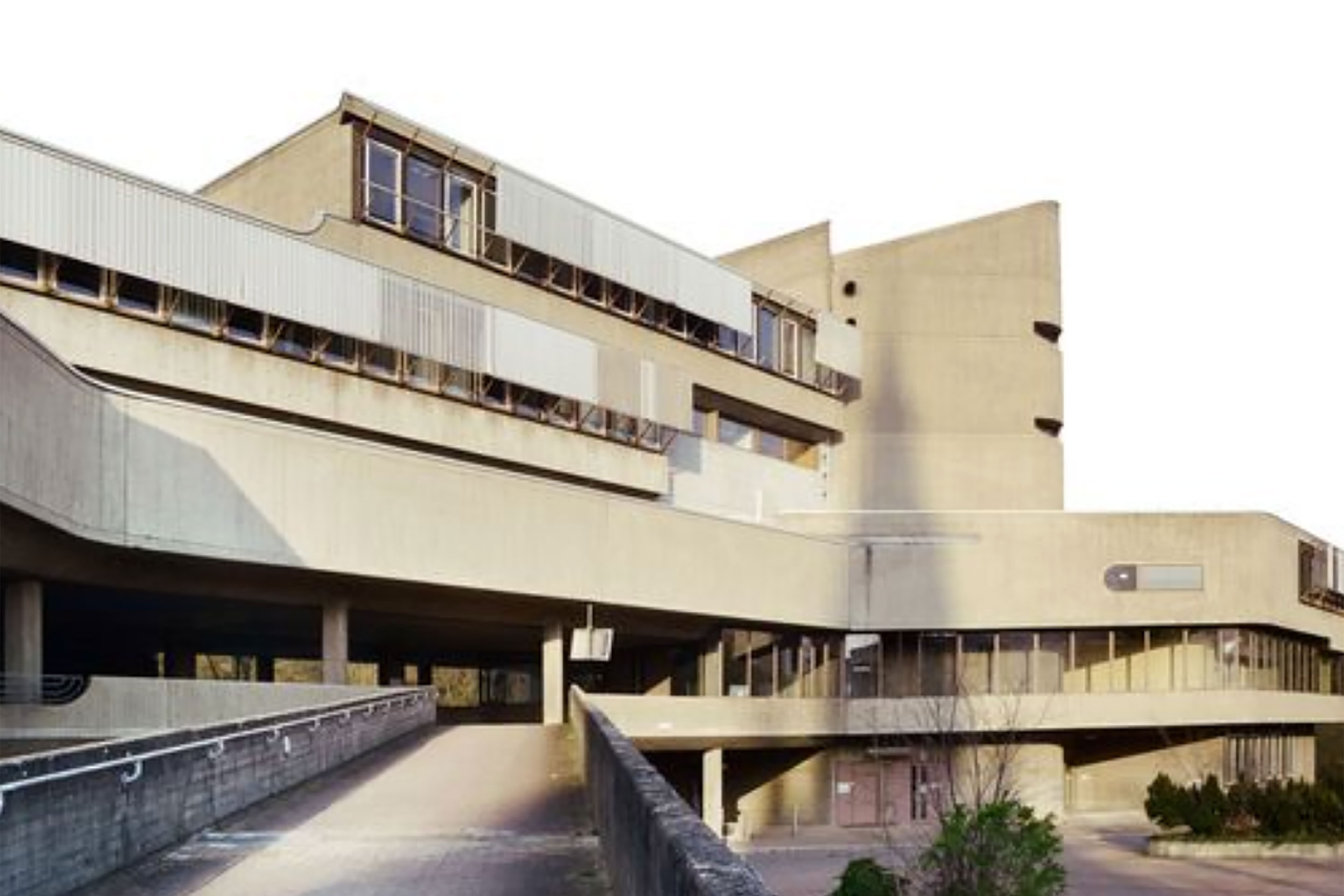 Institut für Hygiene und Mikrobiologie von Fehling + Gogel, 1969–74, Aussenansicht, 2021 Das Hygieneinstitut und die benachbarten zentralen Tierlaboratorien sind durch einen Tunnel miteinander verbunden und stehen auch formal miteinander in Bezug.