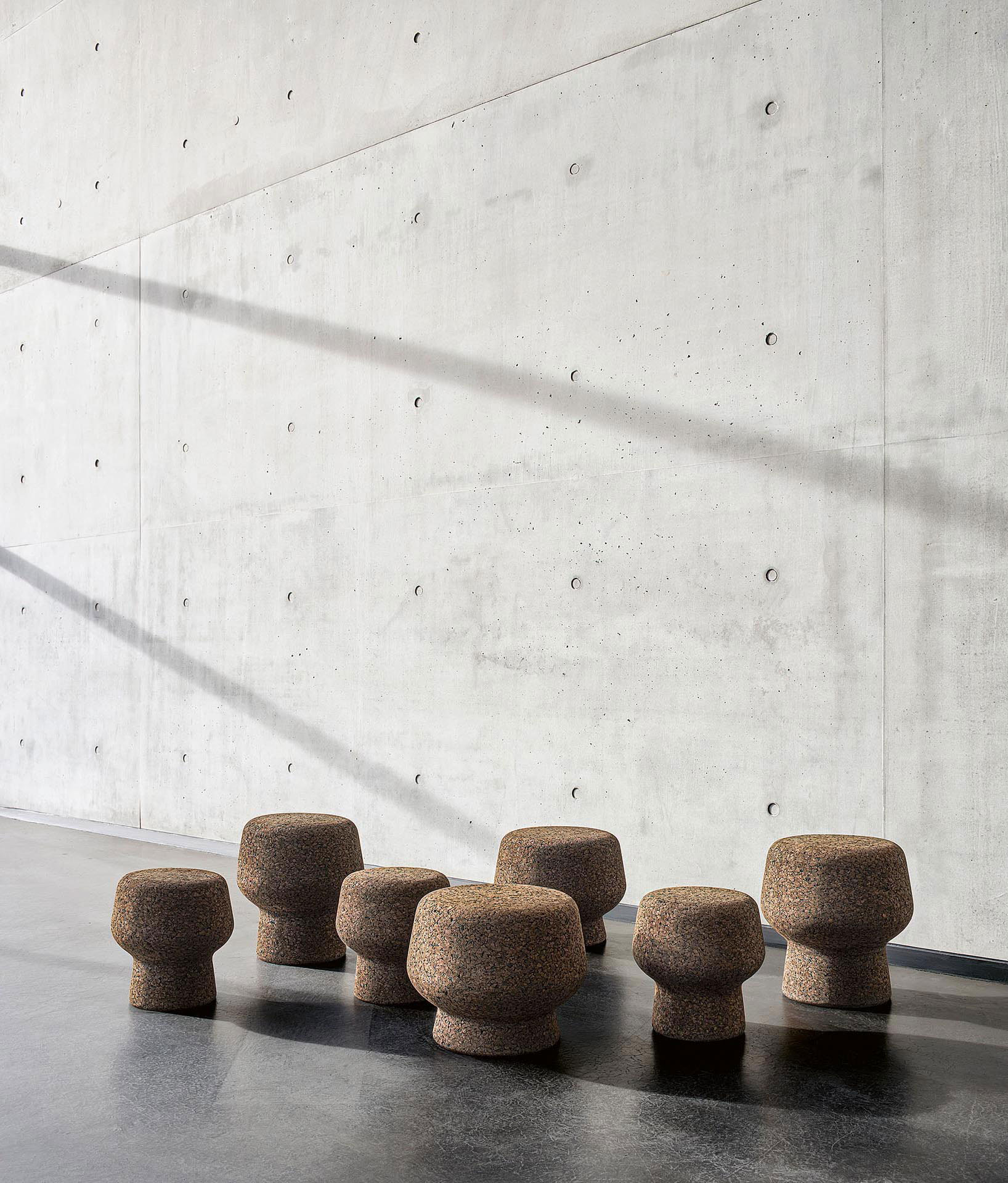 Hocker «Corker», entworfen 2012 von Herzog &amp; de Meuron für die Möblierung des Londoner Serpentine Pavillons, den die Schweizer Architekten gemeinsam mit dem chinesischen Künstler Ai Wei Wei bespielten.