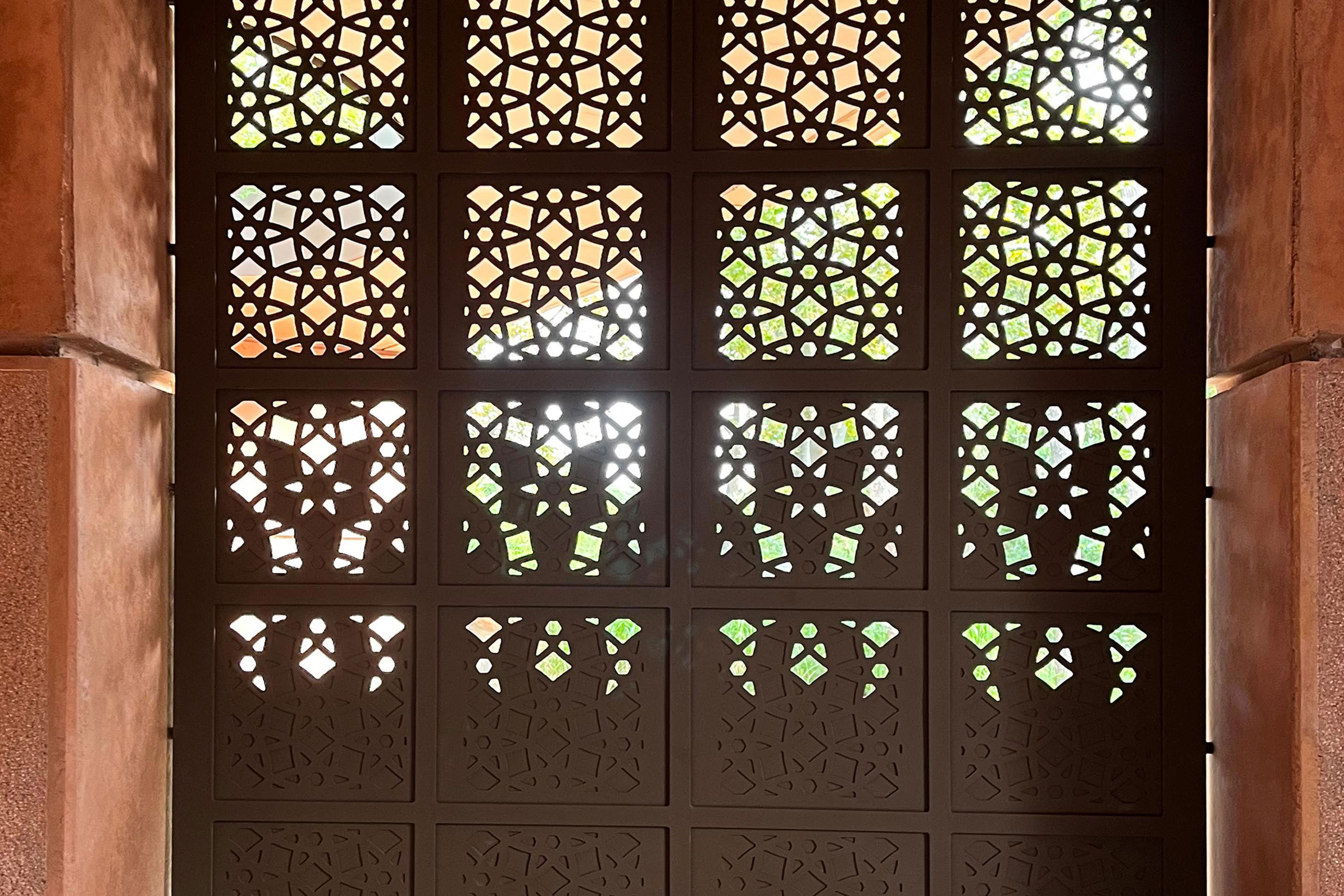 Aus Sicherheitsgründen ist das Fenster zum Tapirgehege im unteren Bereich geschlossen.