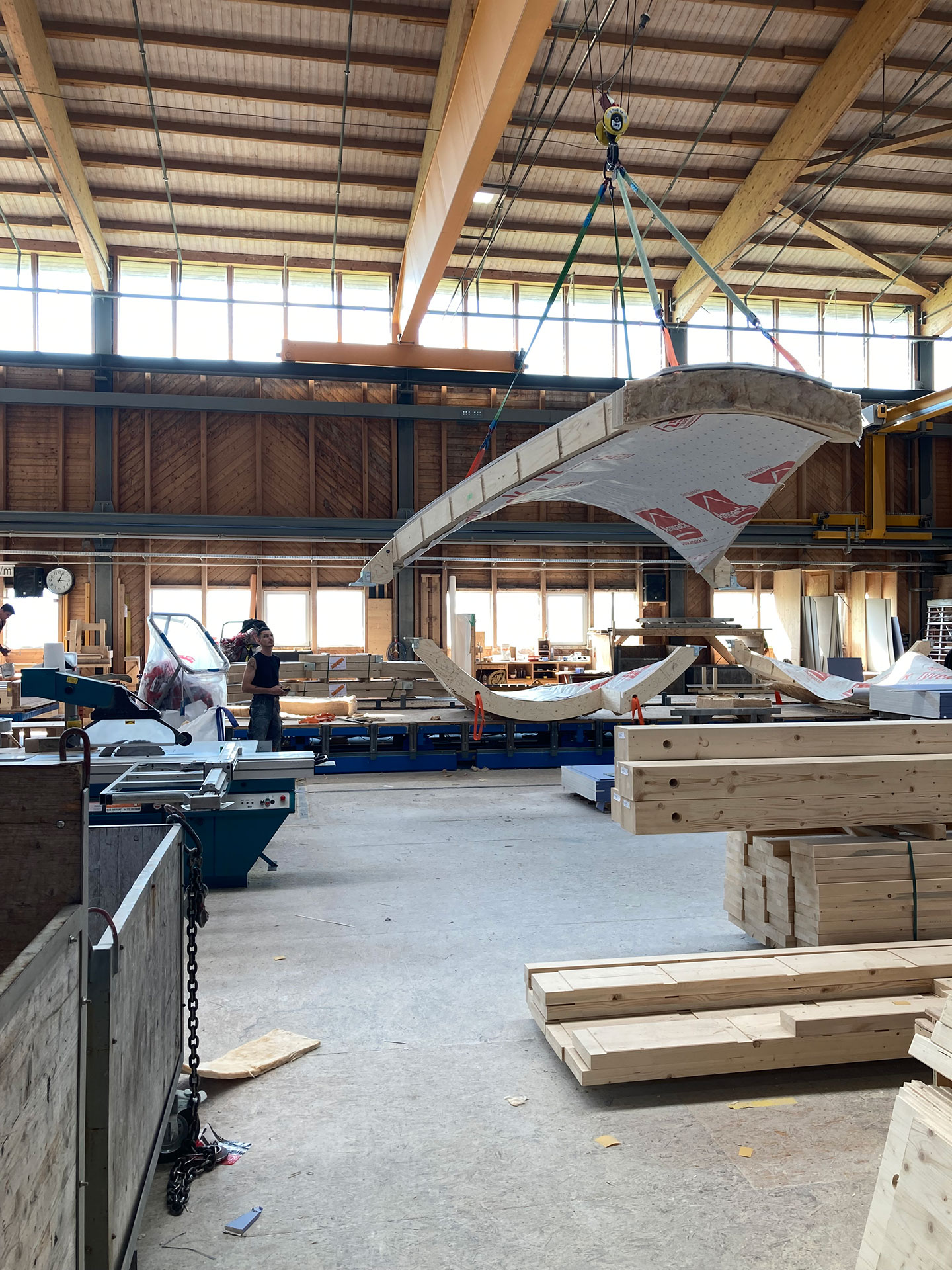 Holzschalen als Fragment des Aussendachs