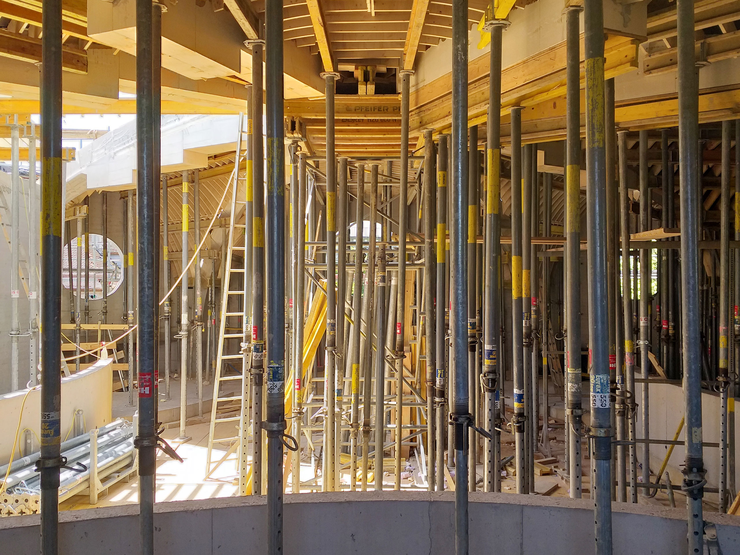 Untersicht der Schalung für das Betongewölbe