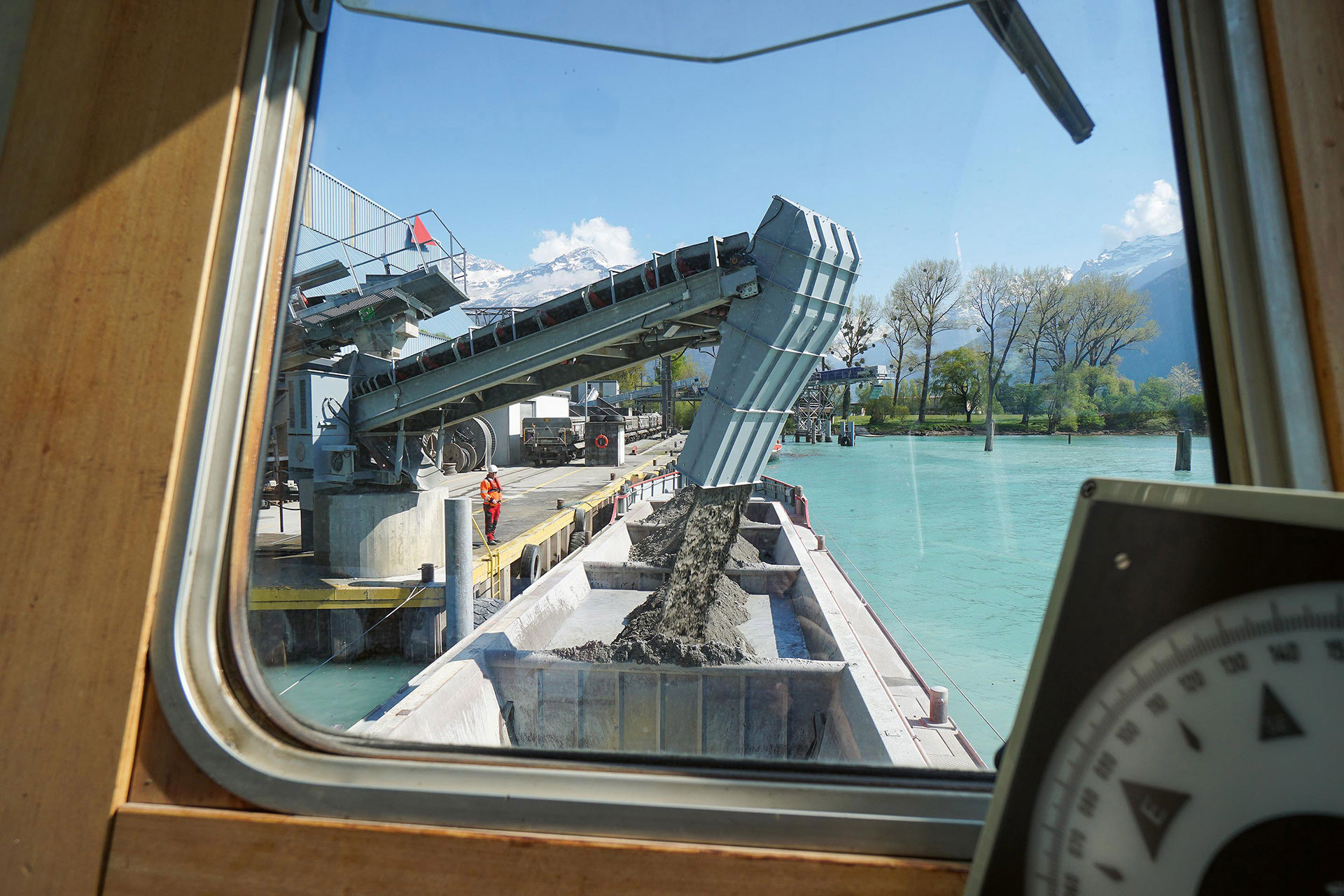 Das Material für die Testphase von April bis Juni 2023 stammte aus dem ersten Stück des Gotthard-Strassentunnels und seinem Zugangsstollen. Das waren rund 100 000 t Granit und Gneis.