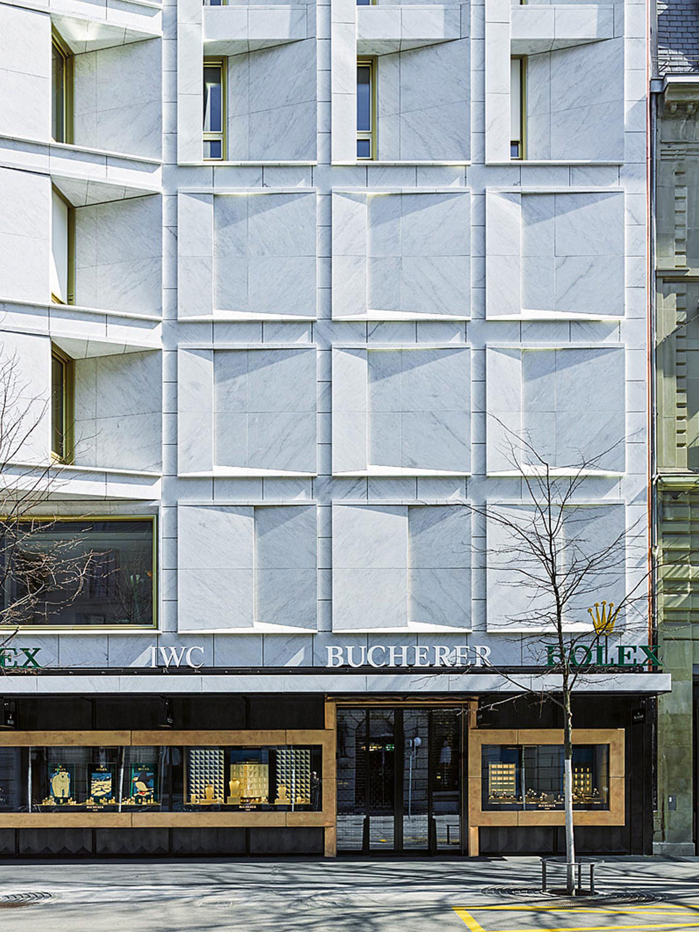 Unten Bronze, oben Marmor: Edle Materialien widerspiegeln das Selbstverständnis der Bauherrschaft Bucherer.