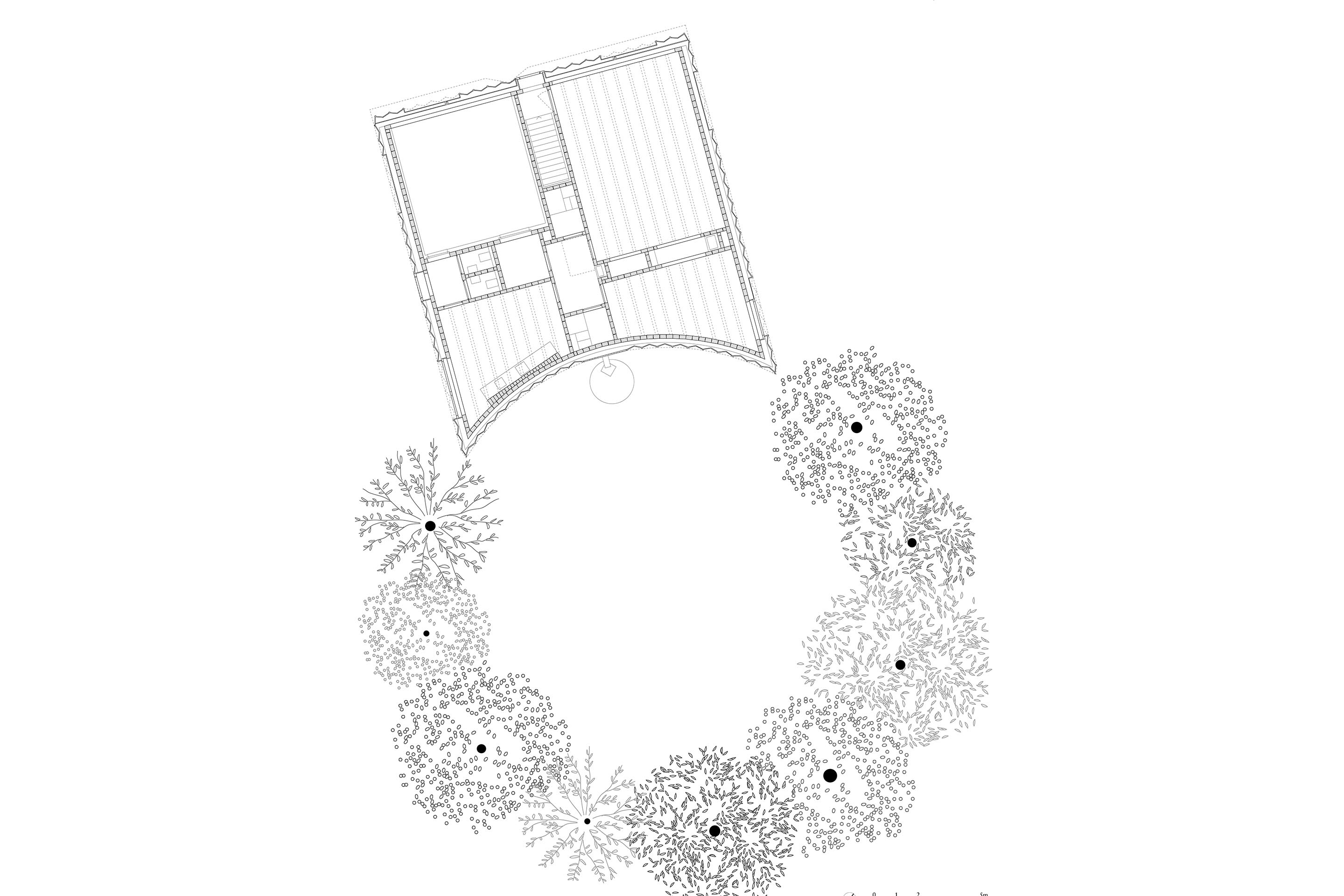 Par son échelle et ses façades, la Maison des Jardiniers s'inscrit dans la prolongation de la fin de la zone villa, à la jonction avec le nouveau quartier Belle-Terre. Sa façade courbe esquisse une clairière avec les aménagements paysagers. Au sous-sol, elle accueille des batteries électriques et des espaces de stockage.