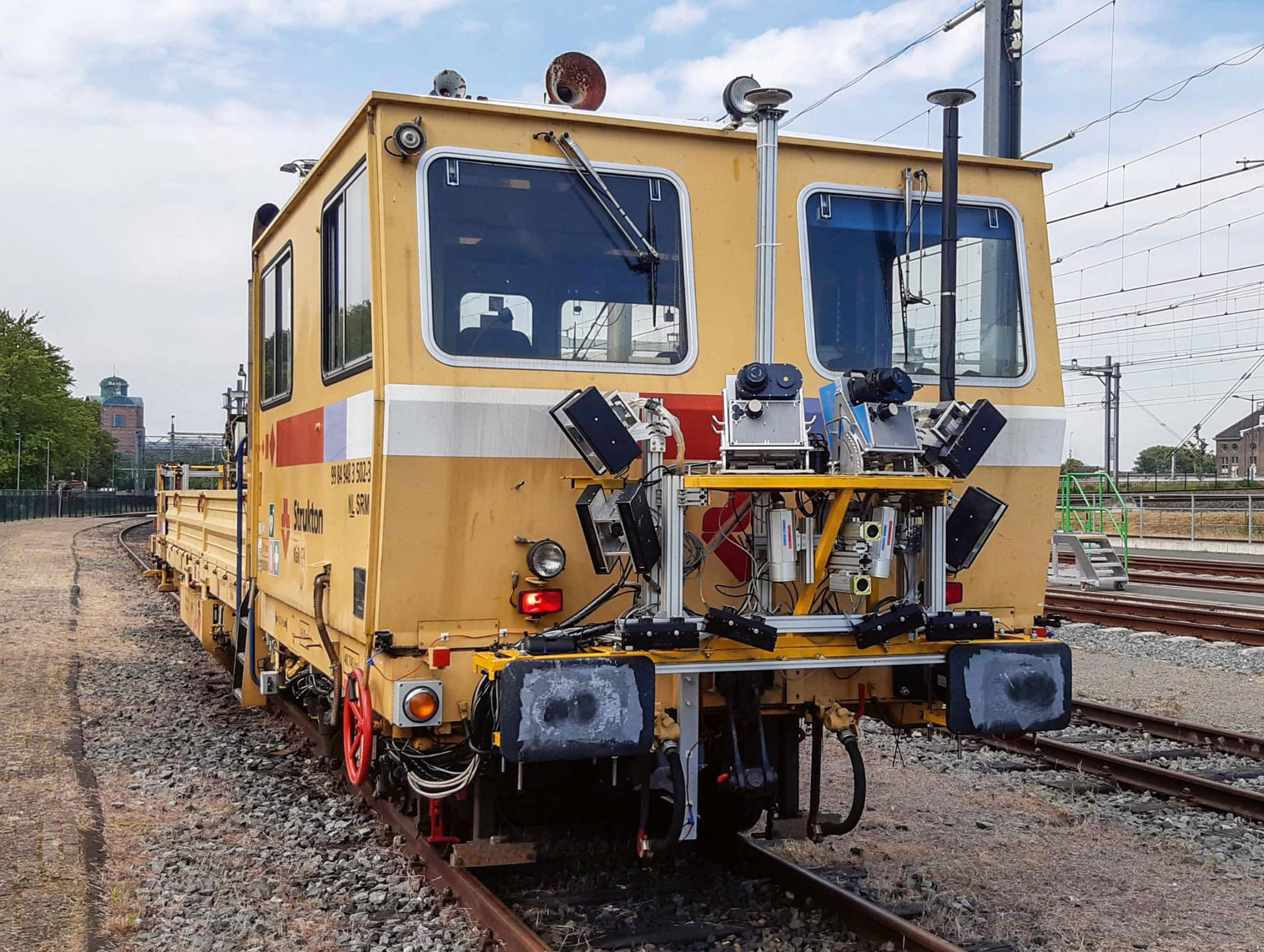 Die Vermessungshardware für die Lichtraumprofilvermessung ist auf  den Puffern montiert.