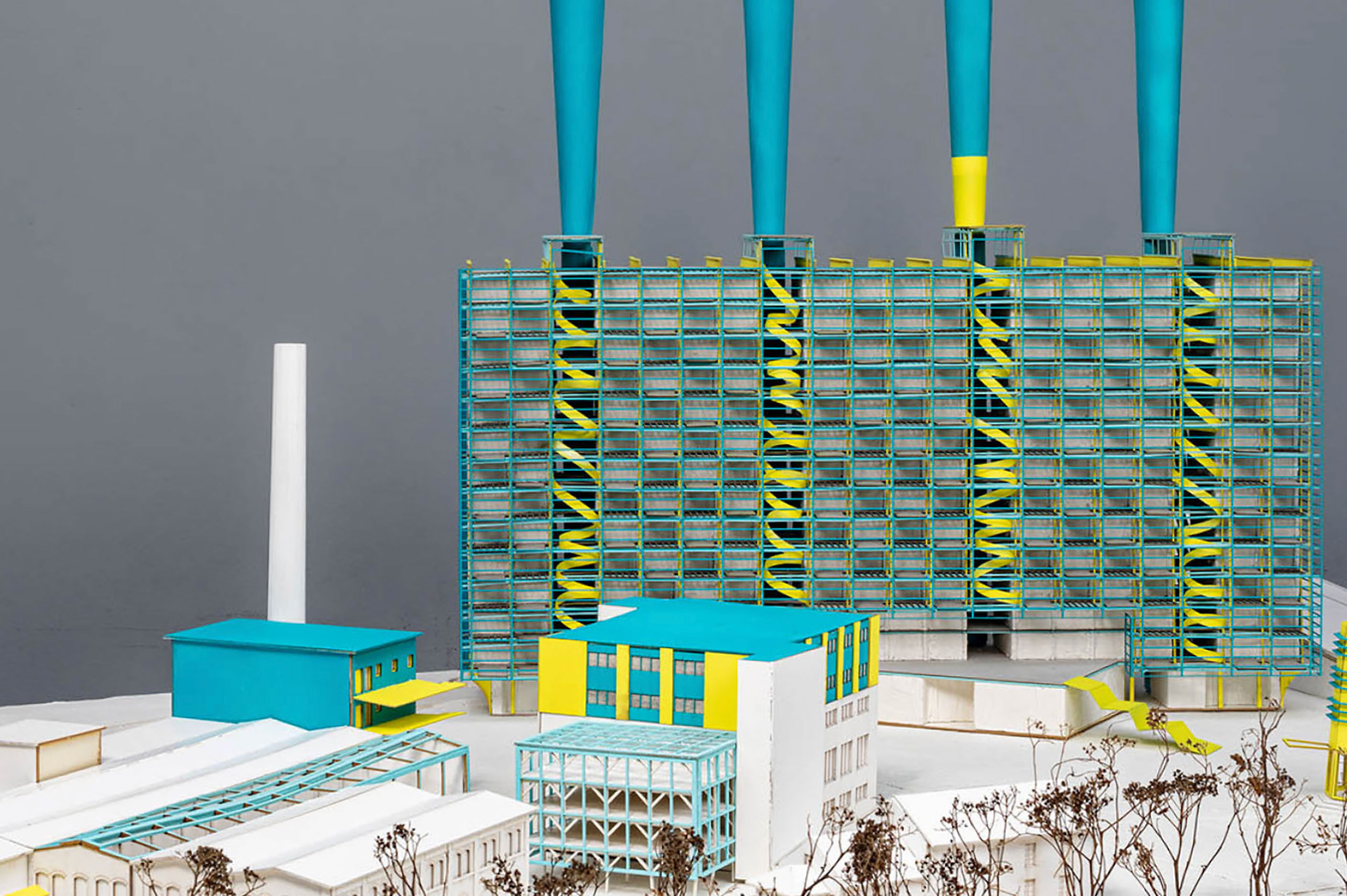 Die Verfasserin entwickelte für die ehemalige Gelatinefabrik auf Winterthurer Industrieareal «Grüze» ein Projekt, dass sich in Nutzung und Gestaltung gen Süden orientiert. Anstelle eines Abbruchs oder einer kompletten Umnutzung schlägt sie vor, den Standort in eine vertikale Zitronenplantage kombiniert mit jahreszeitlichem Wohnen zu transformieren.