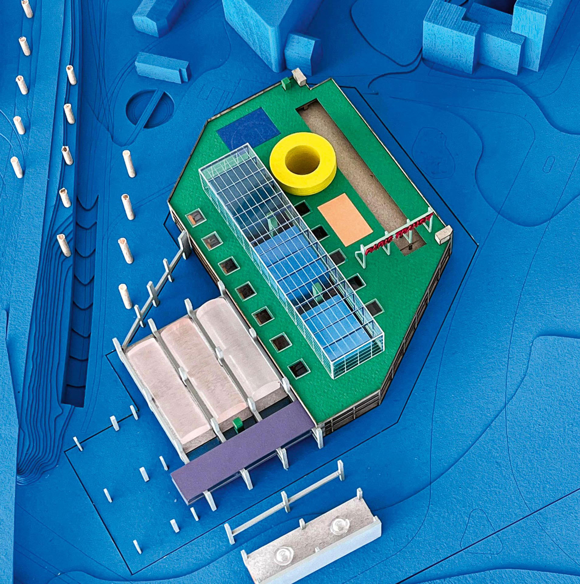 Das Projekt «Paris, Transit: plate-forme alimentaire du dernier kilomètre» von Marie-Ange Farrell und Manuel Rossi, EPFL, erhielt einen Preis. Die Arbeit transformiert einen leerstehenden Grossmarkt zum Logistik-Hub für die letzte Meile.