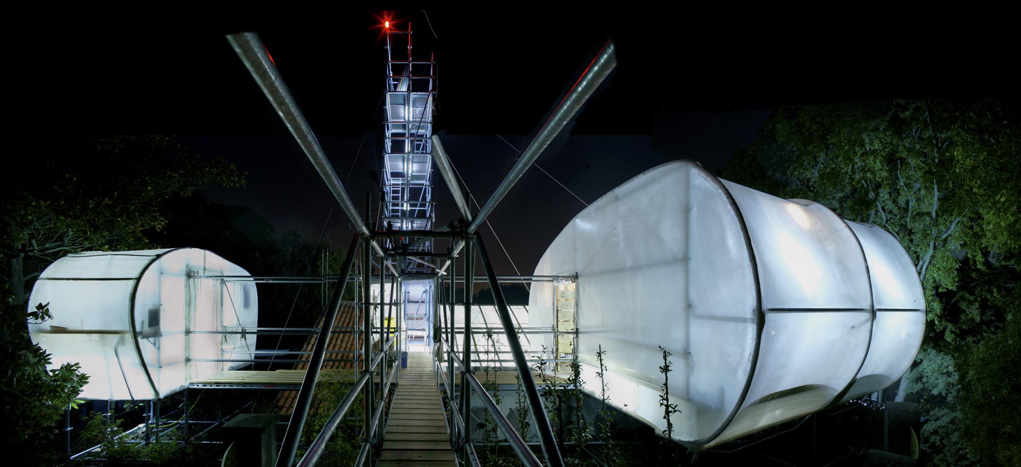 Metavilla, Pavillon français à la Biennale de Venise 2006. Structure de bain et de sauna par Exyzt