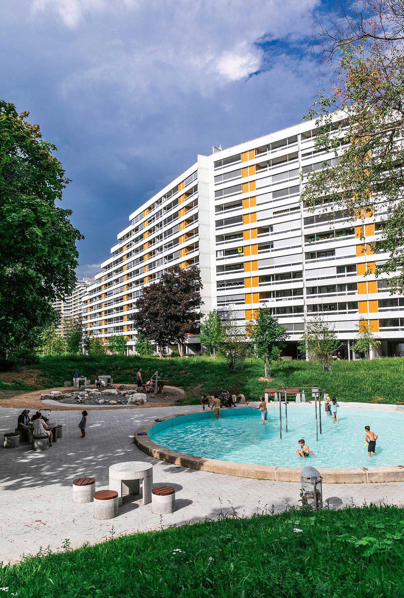 Sanierung Telli-Überbauung, Aarau: Durch die energetische Sanierung gelang es, den Wohnraum ohne nennenswerte Veränderung des physischen Fussabdrucks der Überbauung zu vergrössern.