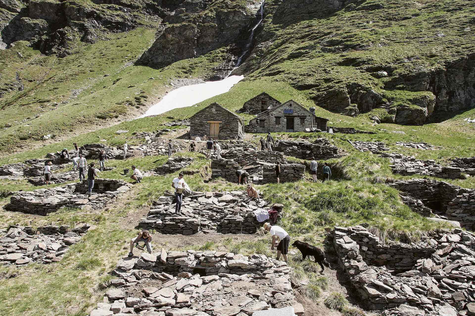 Lavori di ricomposizione a Giumello, 2014.