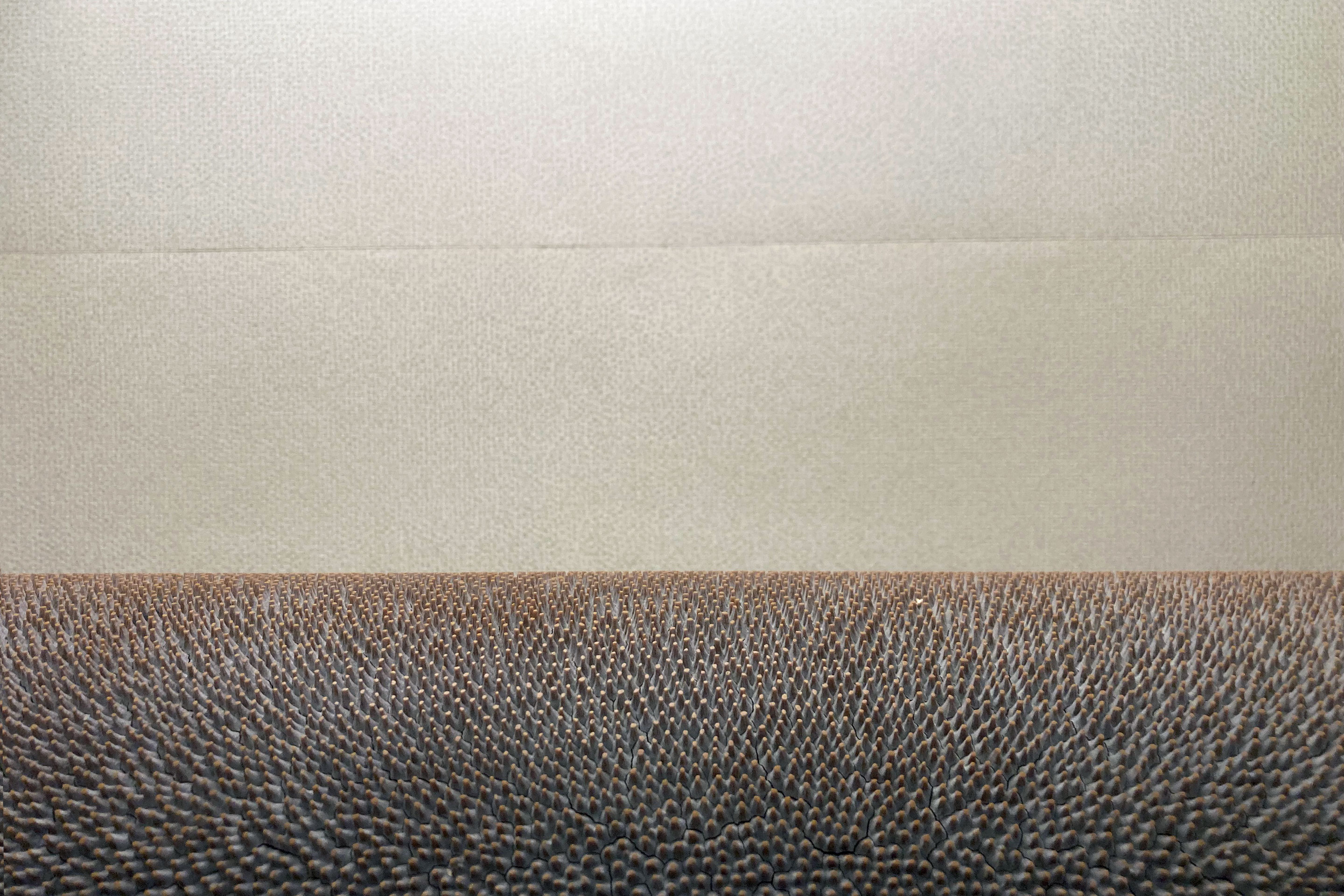 Die Walze mit den feinen Holzspitzchen für den Druck der Tapeten in der Kunstgewerbeschule kann nicht mehr verwendet werden, weil die Infrastruktur und das Wissen für ihren Einsatz fehlen.