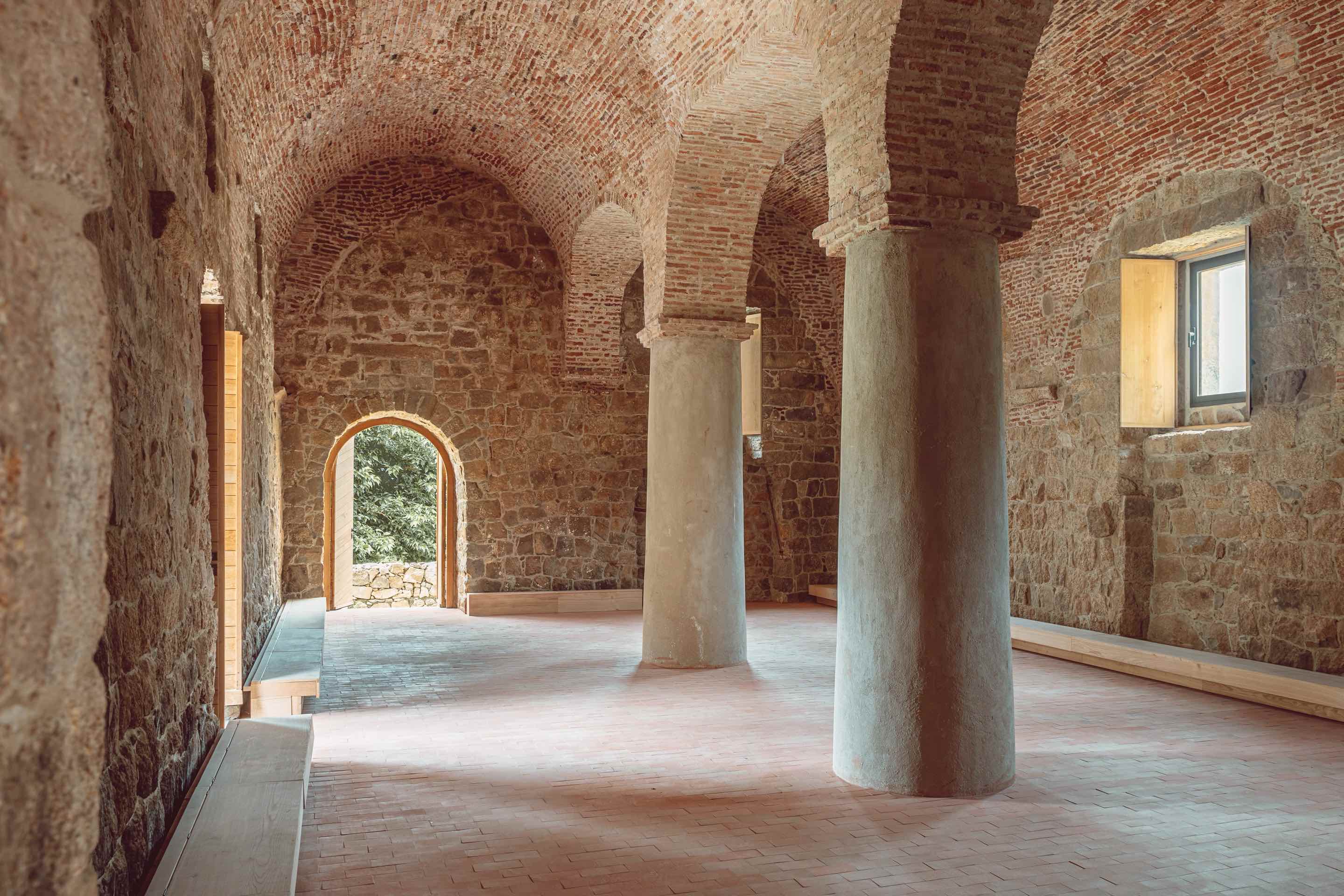 La Renaissance du couvent Saint-François à Sainte-Lucie-de-Tallano/Santa Lucia de Tallà (Corse, FR) par Amelia Tavella Architectes (Aix en Provence, France)