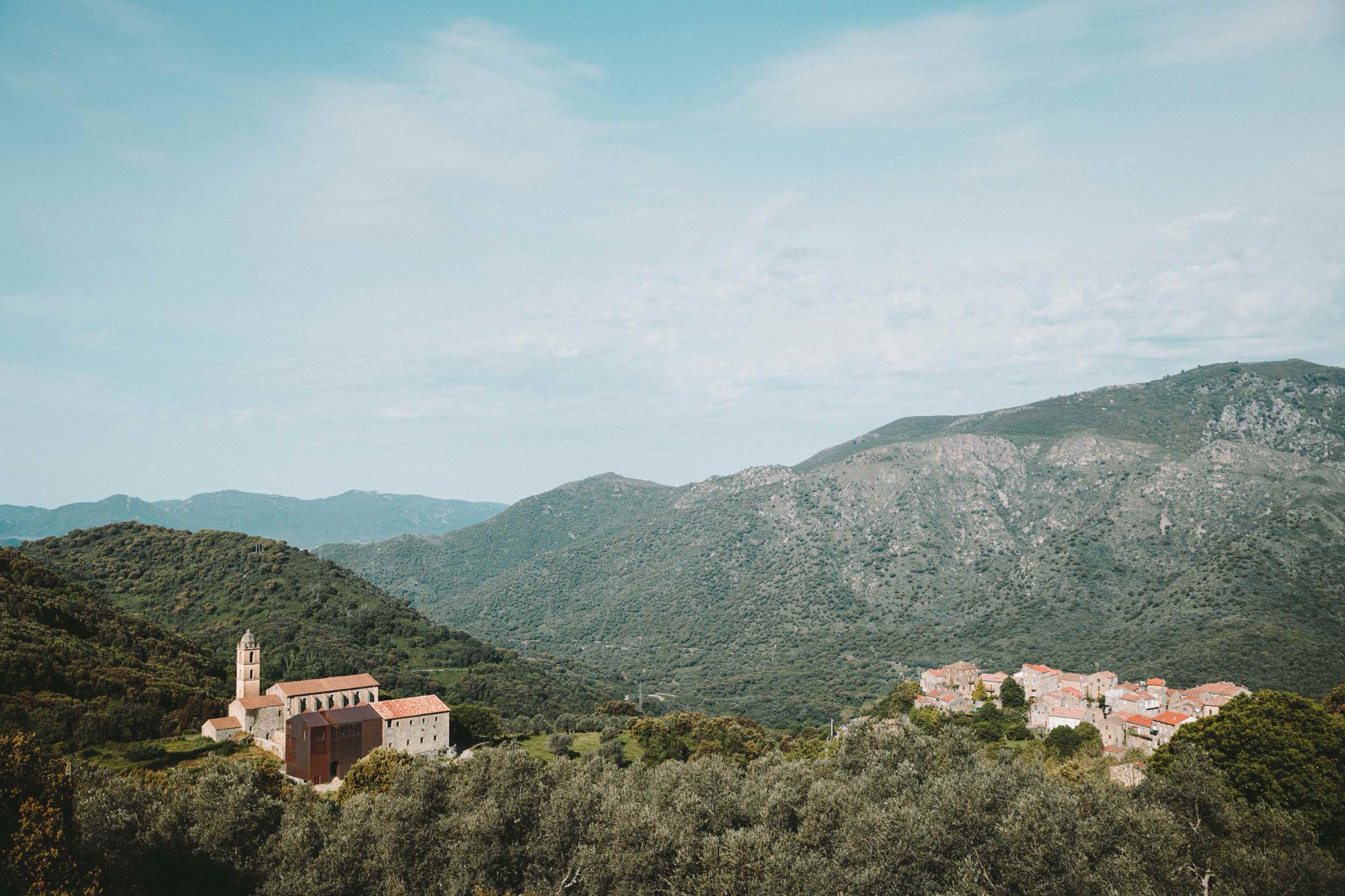 La Renaissance du couvent Saint-François à Sainte-Lucie-de-Tallano/Santa Lucia de Tallà (Corse, FR) par Amelia Tavella Architectes (Aix en Provence, France)