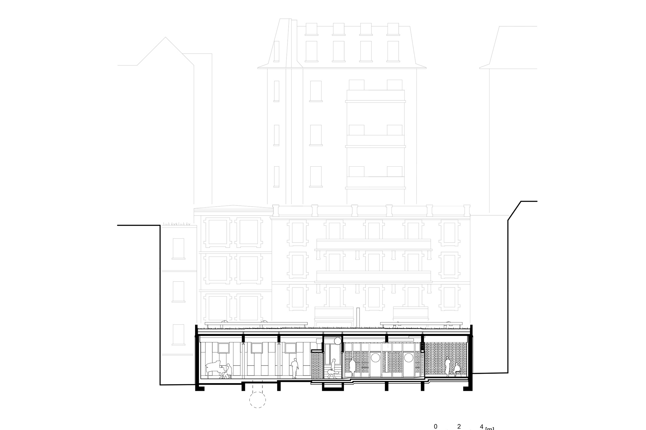 Coupe. Au centre, la mutualisation de l’unique espace de circulation du bâtiment avec le passage commun vers l’immeuble arrière accentue l’ouverture de l’école vers le public.