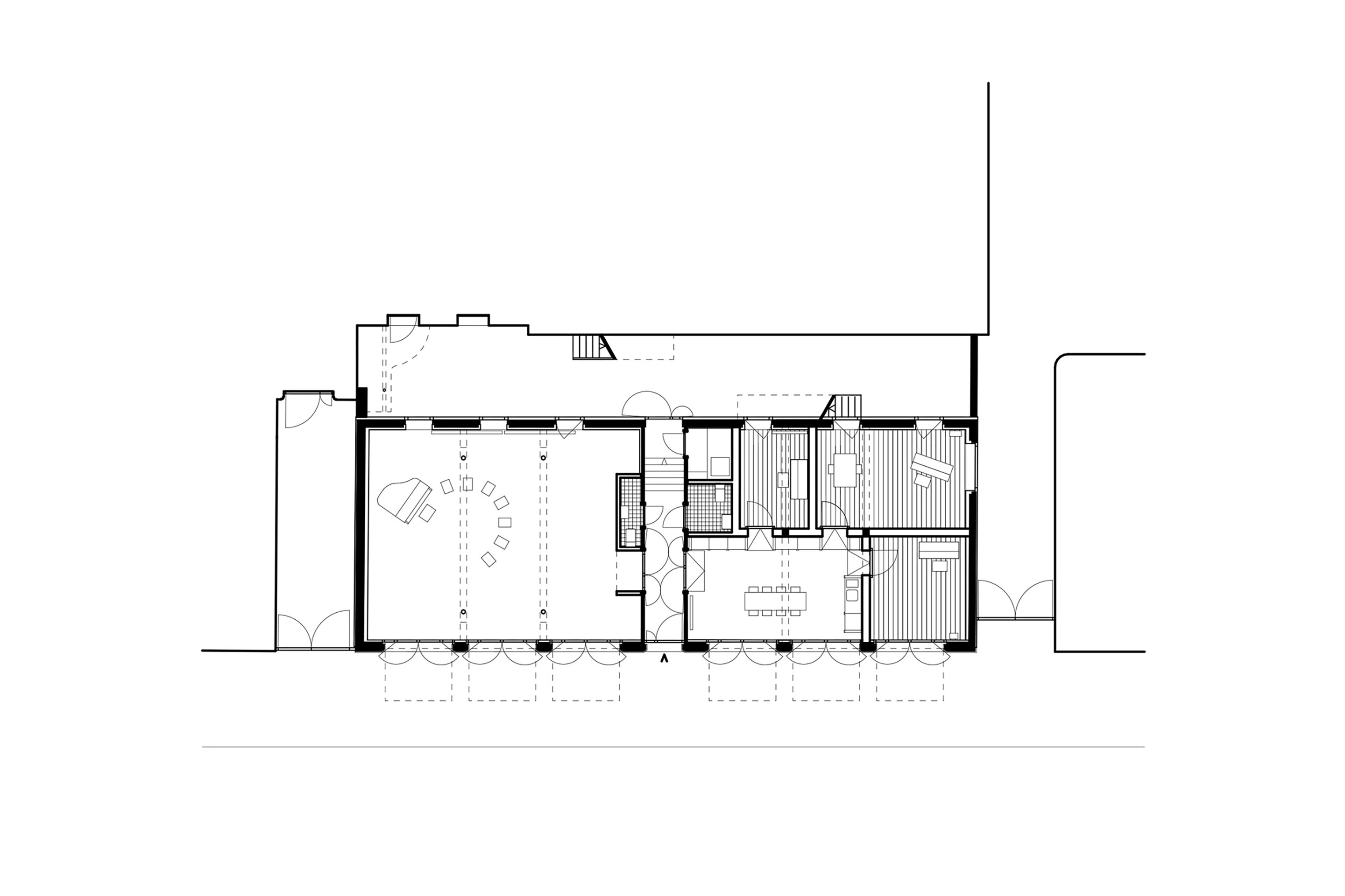 Grundriss: Der Durchgang zum Hinterhaus in der Gebäudemitte unterstreicht den öffentlichen Charakter der Schulräume.
