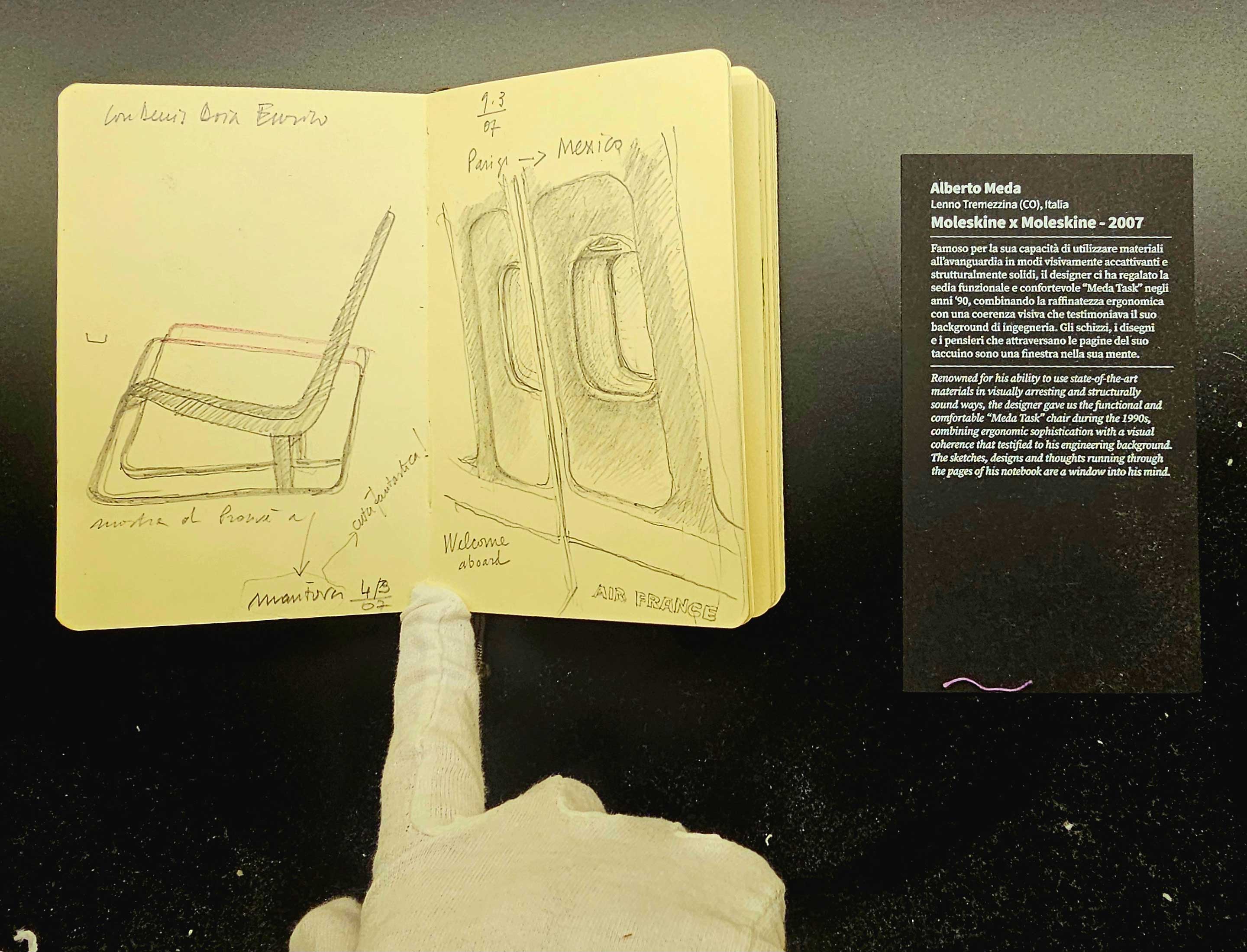Dal taccuino del designer Alberto Meda, schizzo di una sedia (a sin) e dell’interno di un velivolo Air France (a des), 2007.