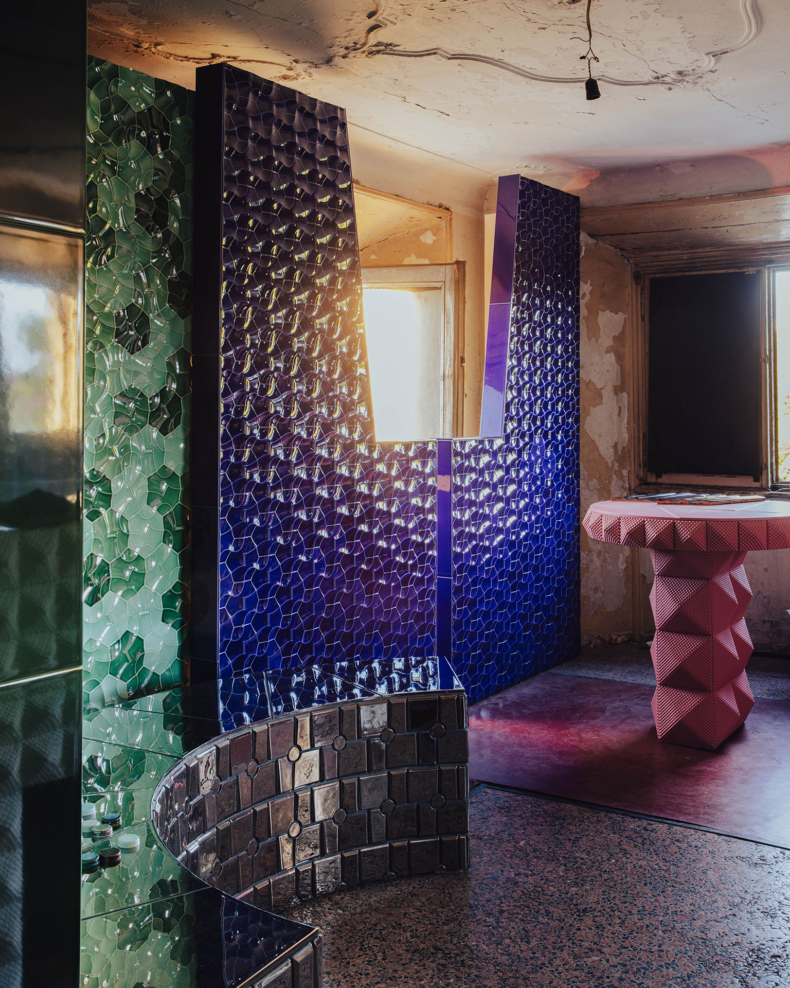 Neue gegen alte Ornamentik.