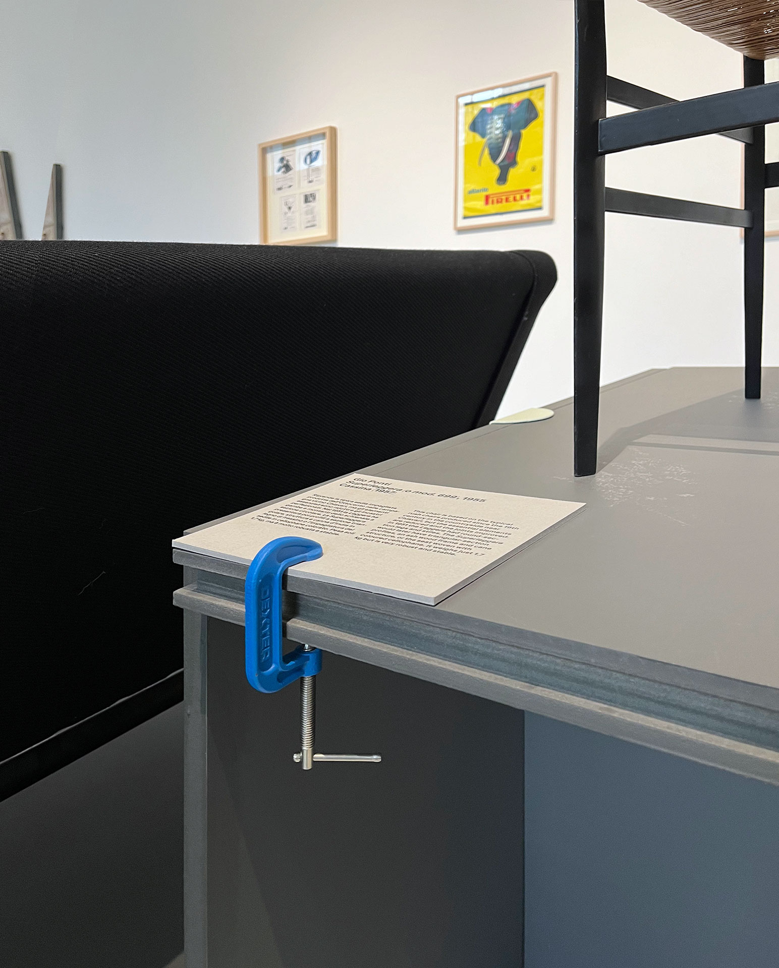 Das «Prinzip Schraubstock» zieht sich durch die Ausstellungsgestaltung und findet sich auch in den Objekten von Inga Sempé in der Sonderausstellung wieder.