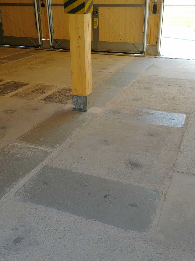 Exemple de réemploi: réutilisation de dalles de béton découpées pour le radier du nouveau Local Environnement de la Ville de Meyrin construit en 2022 par FAZ Architectes. Cette pratique est valorisée dans la nouvelle version de Minergie-ECO.