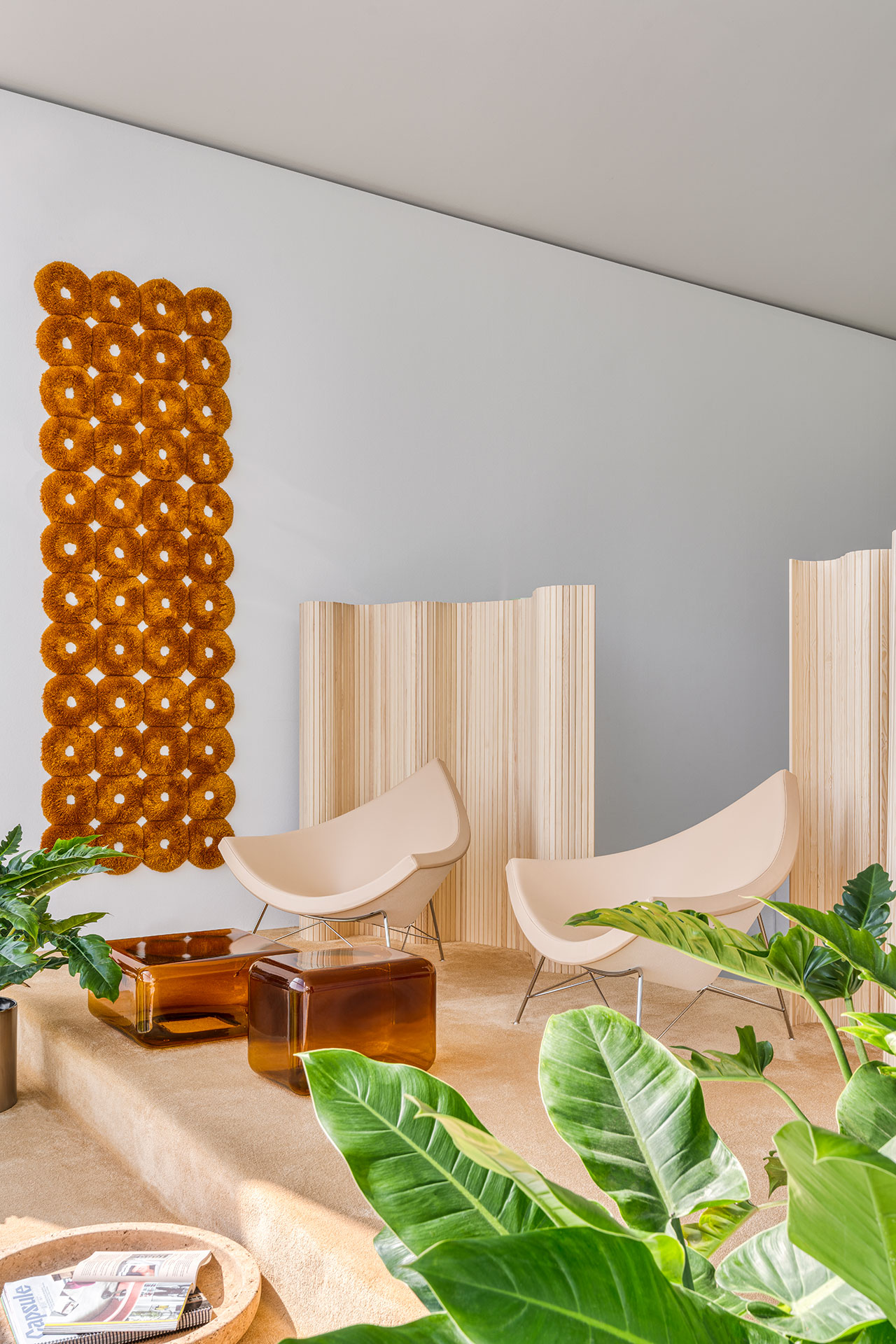 Die beiden niedrigen Couchtische aus Marcelis’  Serie «Lokum» für Acerbis feierten kürzlich noch auf der Mailänder Möbelmesse Premiere.