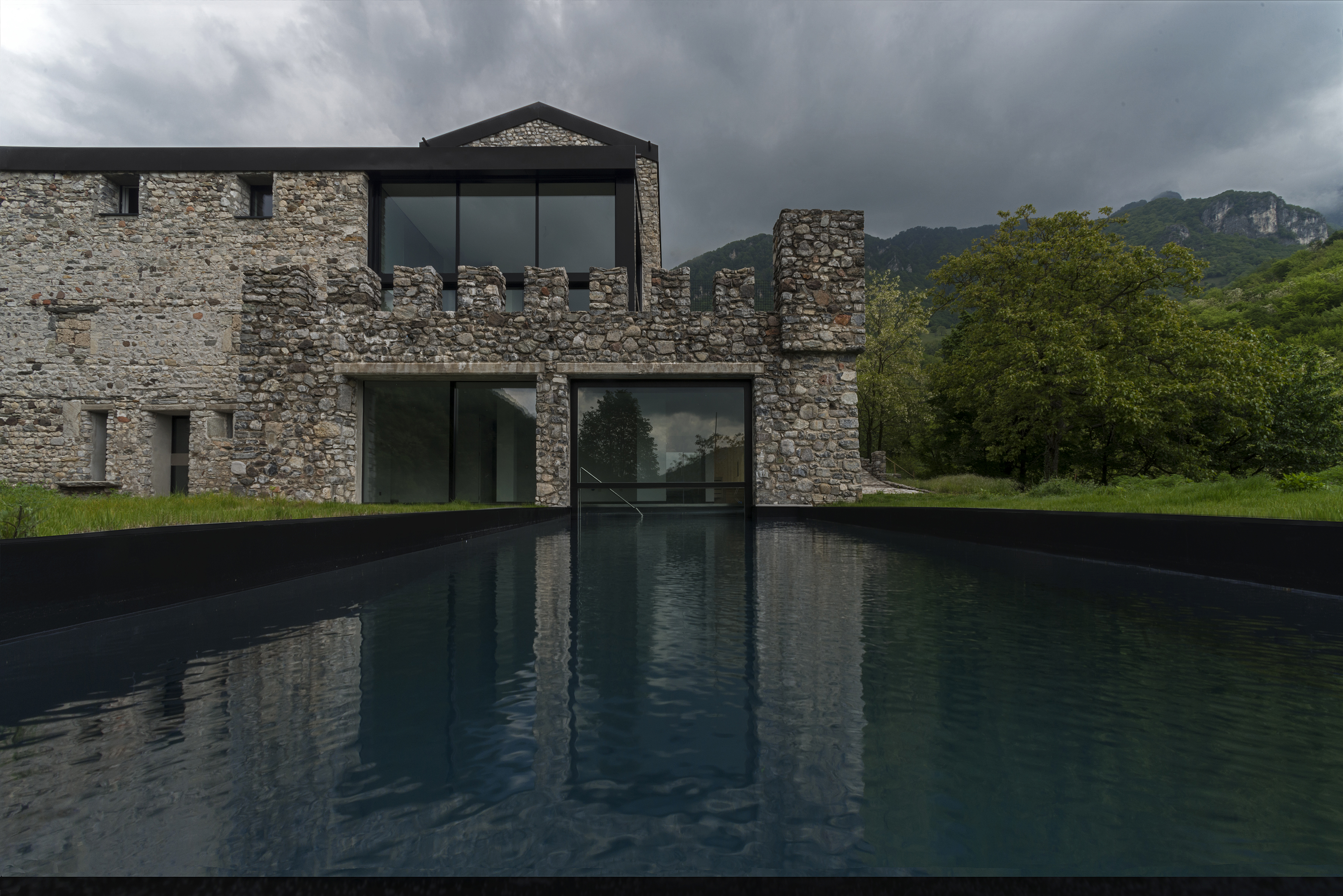 Castello di Doragno, residenza secondaria, Rovio (facciata + dettagli)