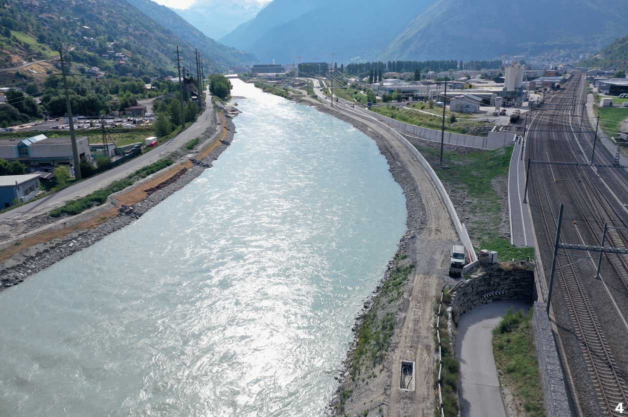 4. Entre la confluence de la Vispa et le pont aval de Baltschieder, se trouve une des deux digues submersibles. La partie en béton sera bientôt équipée d’un clapet métallique qui se rabattra automatiquement dès que le débit du Rhône dépassera celui de la crue centennale théorique.