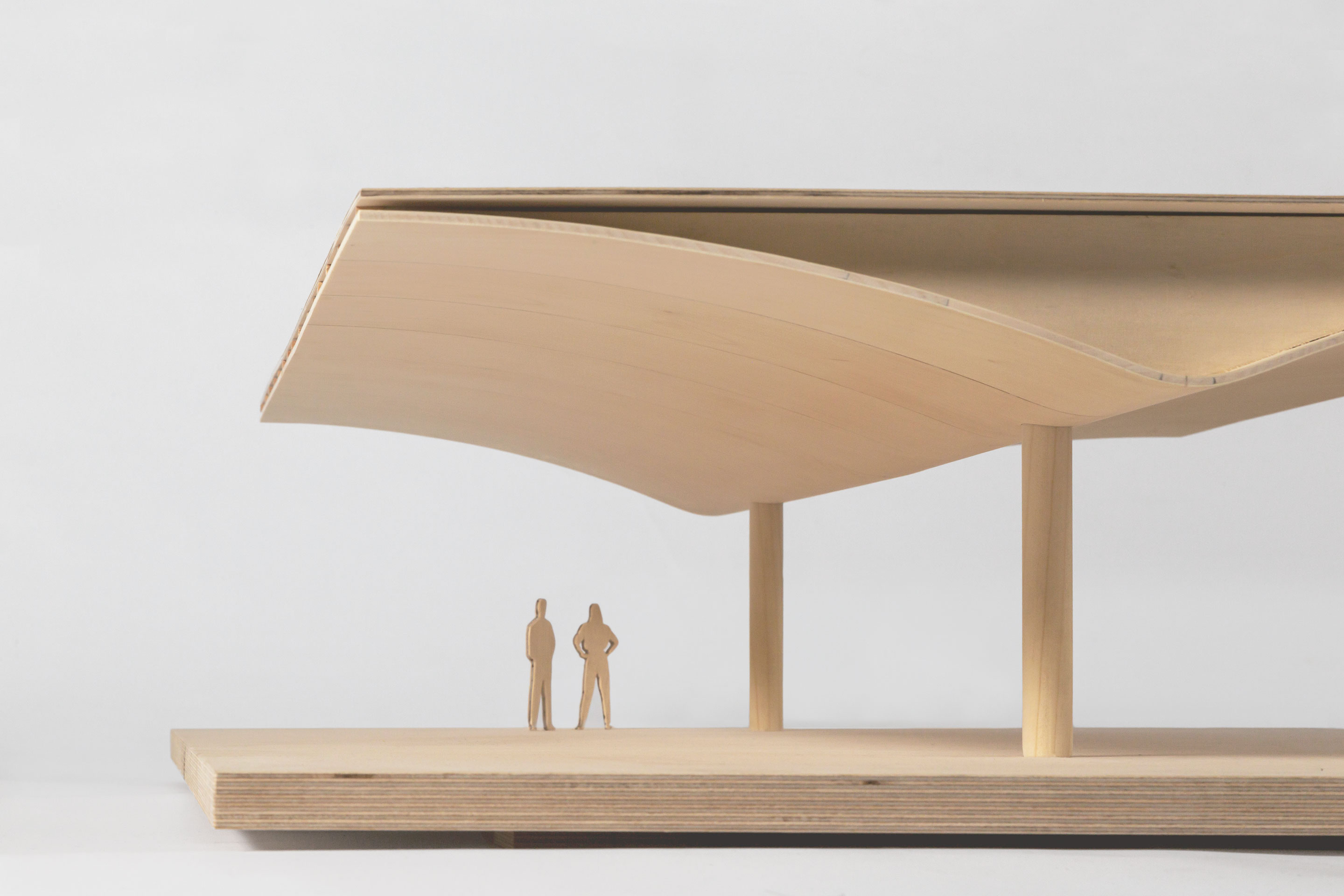 Auskragende, einfach gekrümmte Flächen, die entweder für sich stehen oder aneinandergereiht Tonnenschalen bilden.