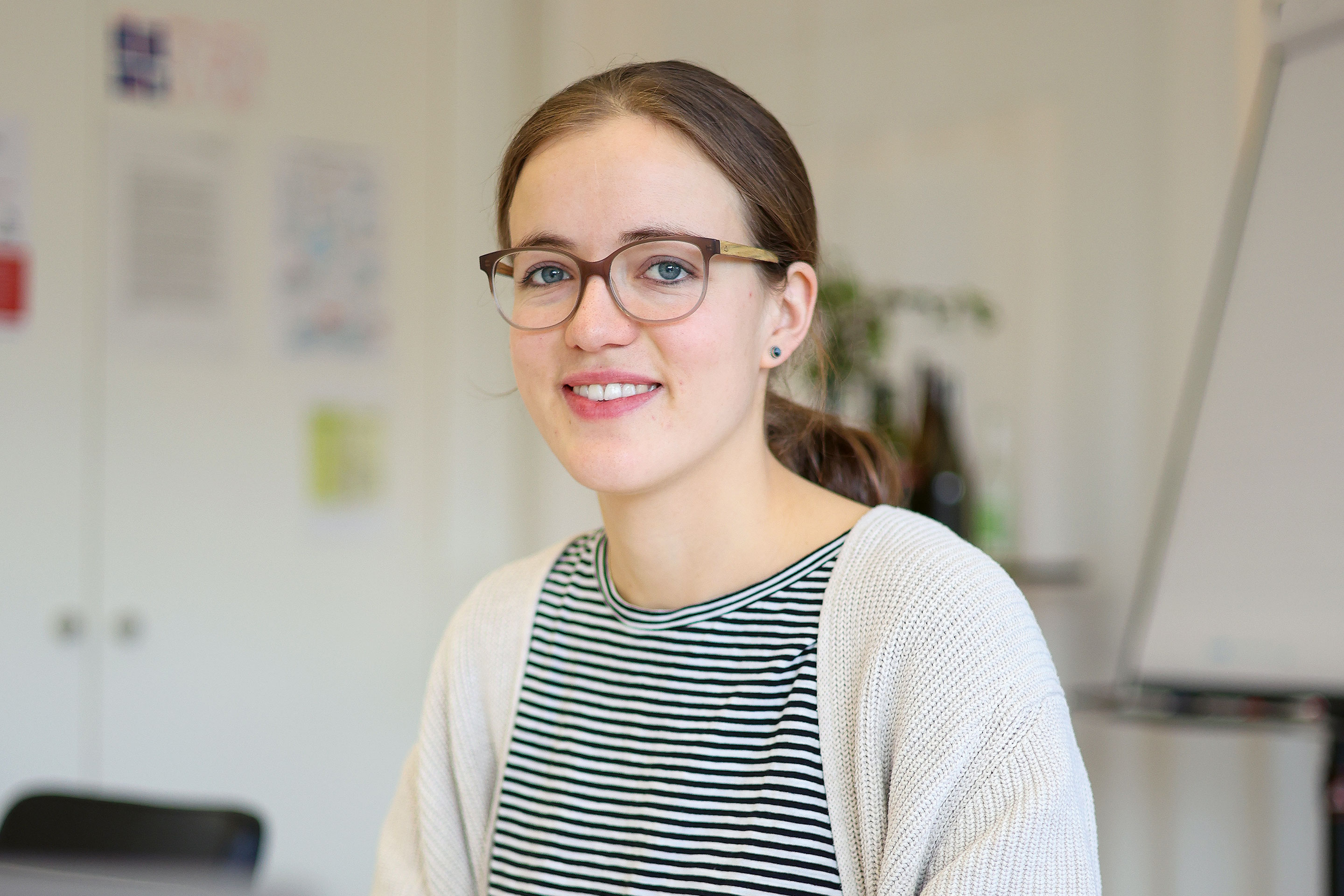 Leonie Singer, Kunsthistorikerin. Die früh erkannte Veranlagung zum Bücherwurm und eine gewisse pedantische Ader sind hilfreich bei der Arbeit als Abschlussredaktorin für TEC21.