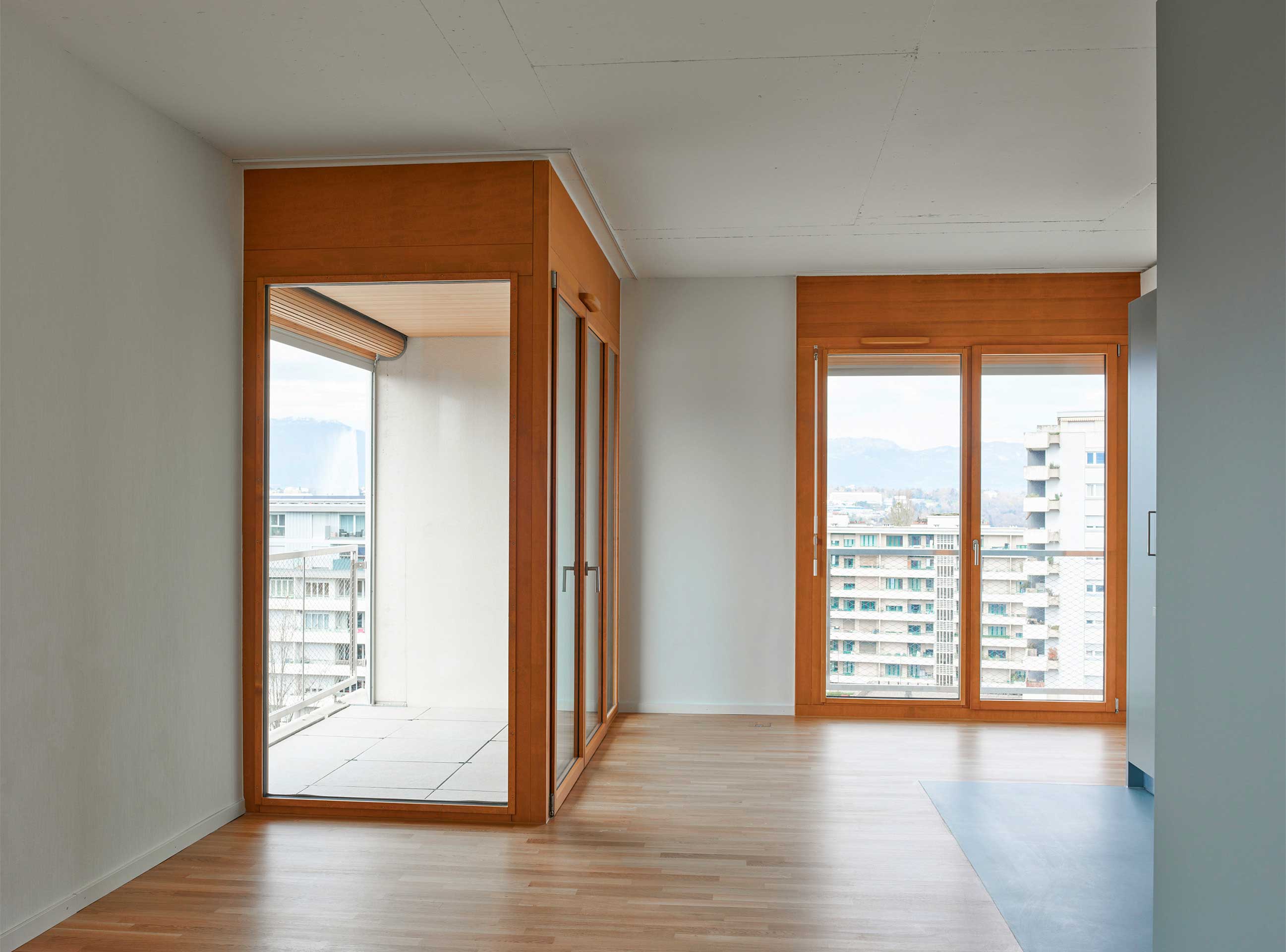 Fenêtre et loggia d’un cluster de la coopérative de L’Étrier.