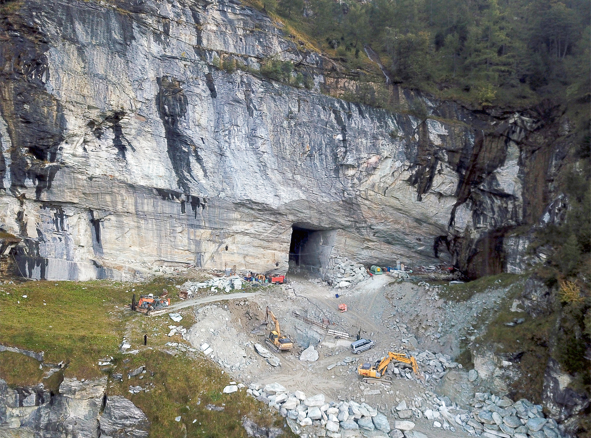 Steinbruch-Verde-Spluga-Isola-Italien_Splügenpass