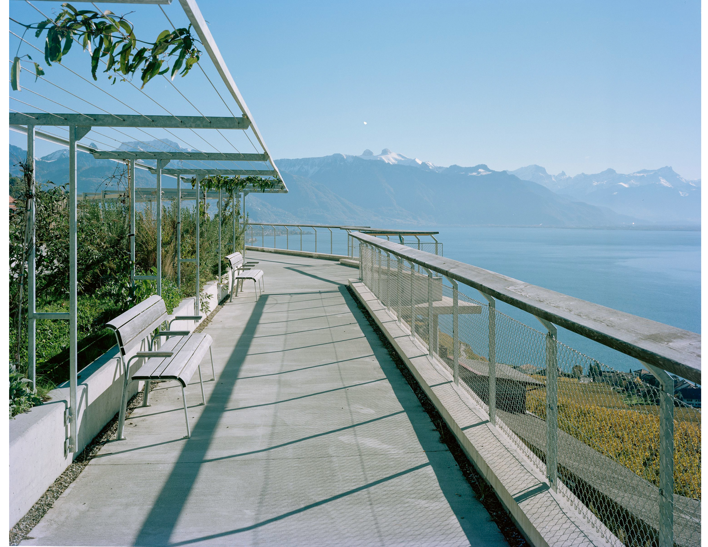 Le belvédère s’articule le long de la topographique et offre une vue à plus de 180 degrés.