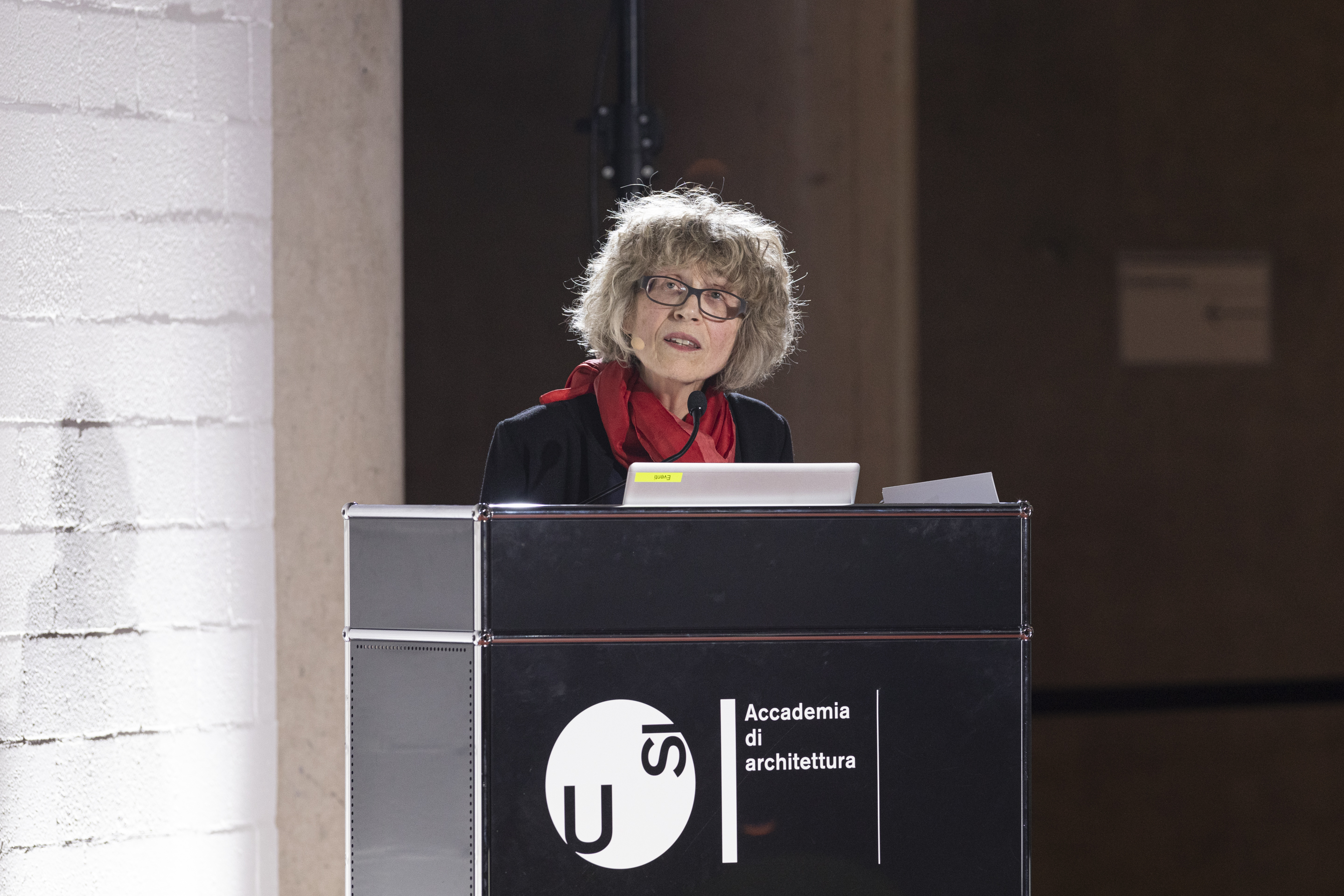 Annette Gigon conclude con la sua conferenza i lavori del Simposio «Fu­tu­re of Con­struc­tion 2024»