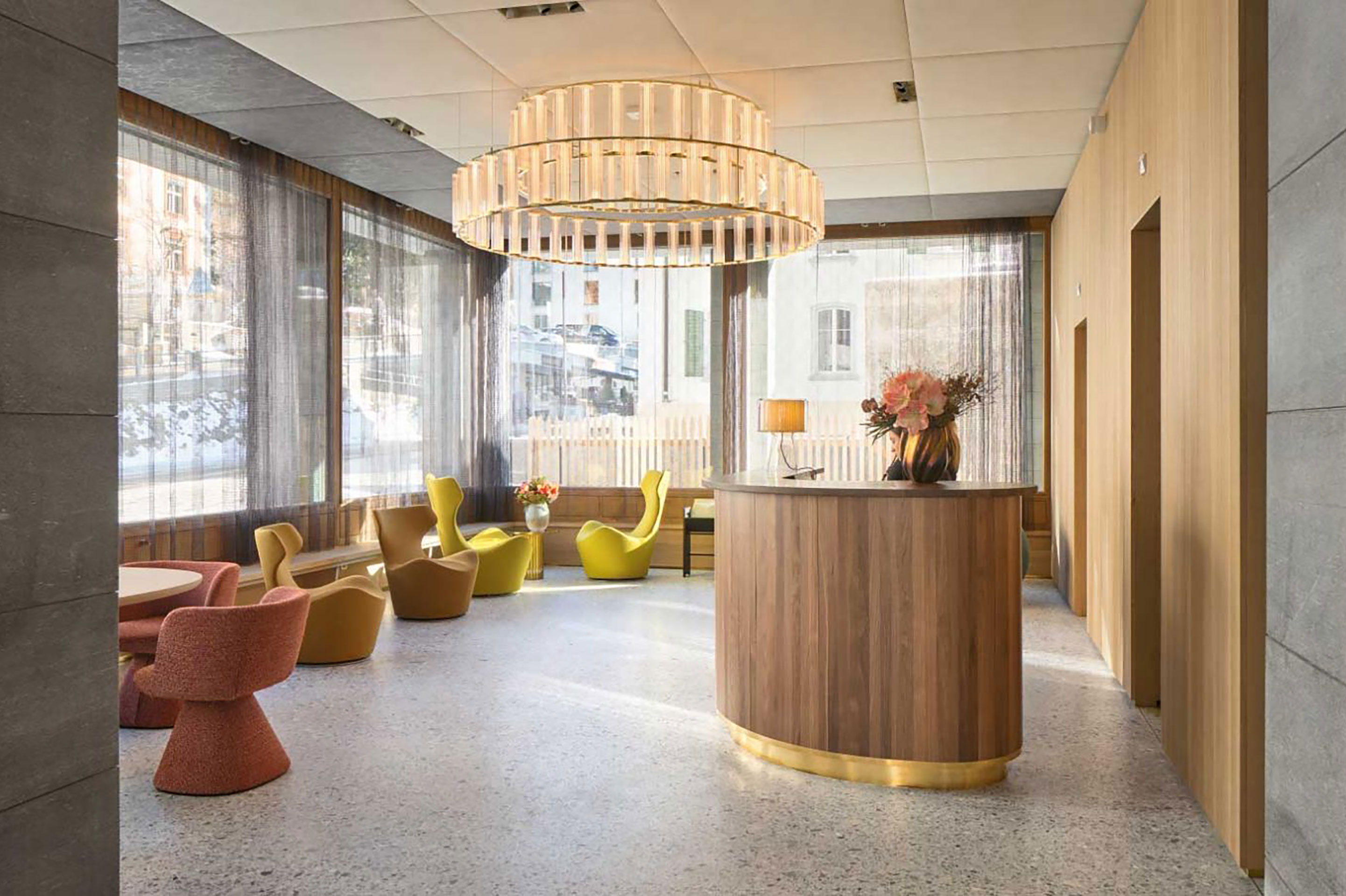 Die Rezeption ist ein unaufgeregter Teil der Lobby.
