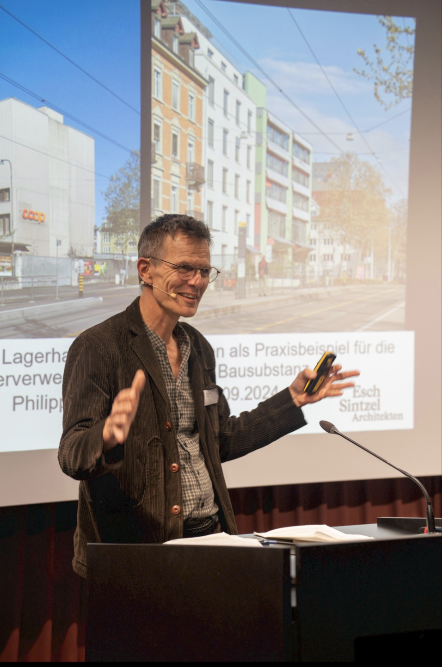 Philipp Esch espone al Forum ospite a Mendrisio, l'intervento «Whatever space and time mean, place and occasion mean more» (Aldo van Eyck)