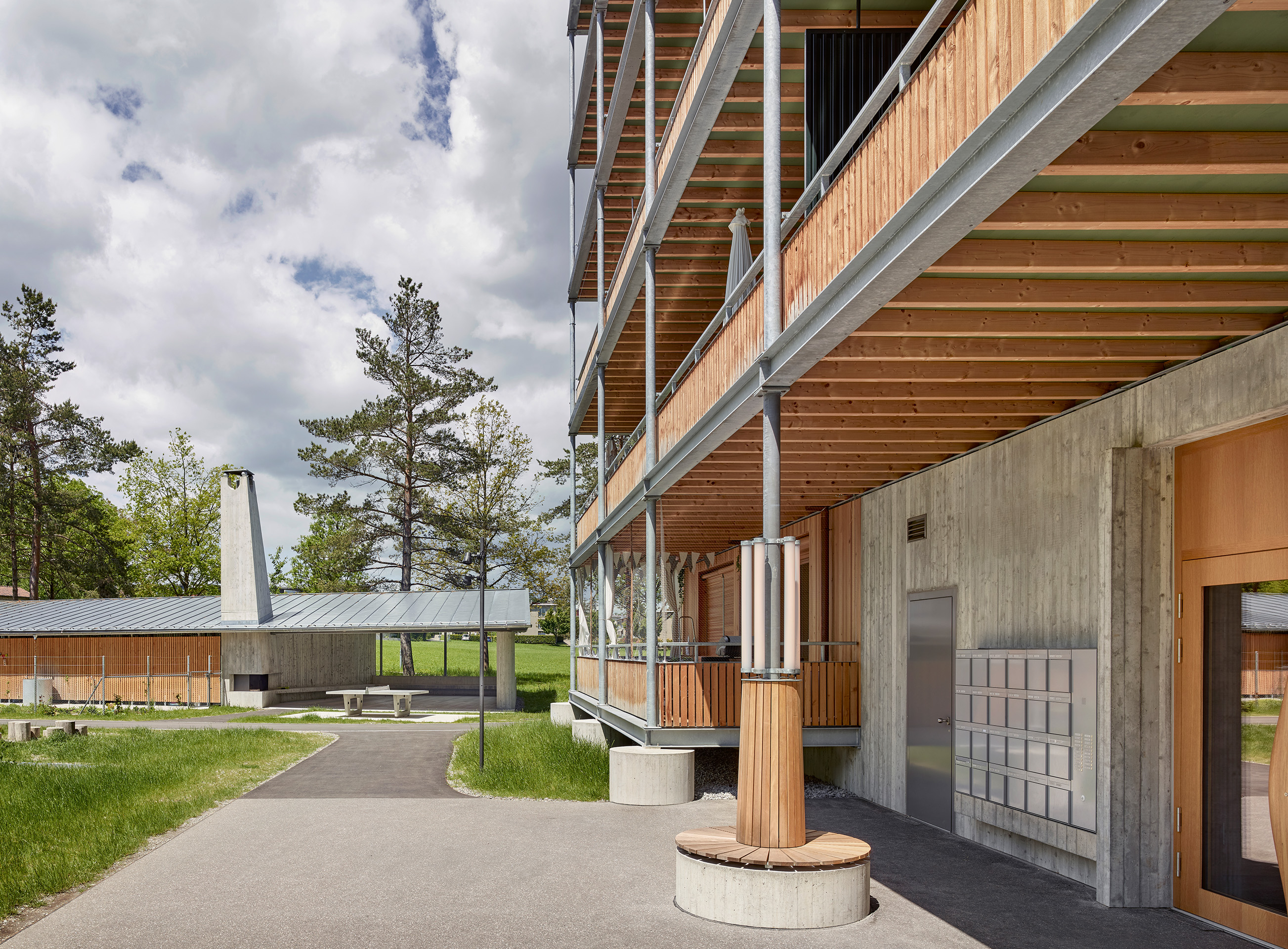 inhabiting-art-wooden-facade