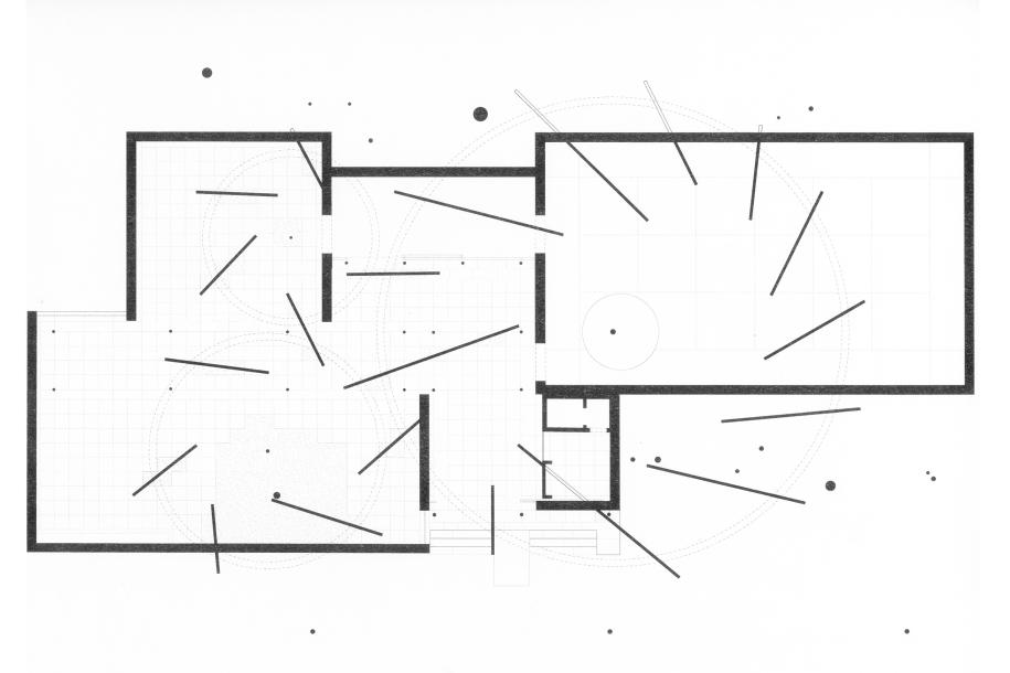 Im Grundriss sind die Wände dominant, im Raum jedoch wirken besonders die textilen Materialien wie das Zeltdach und die Vorhänge.