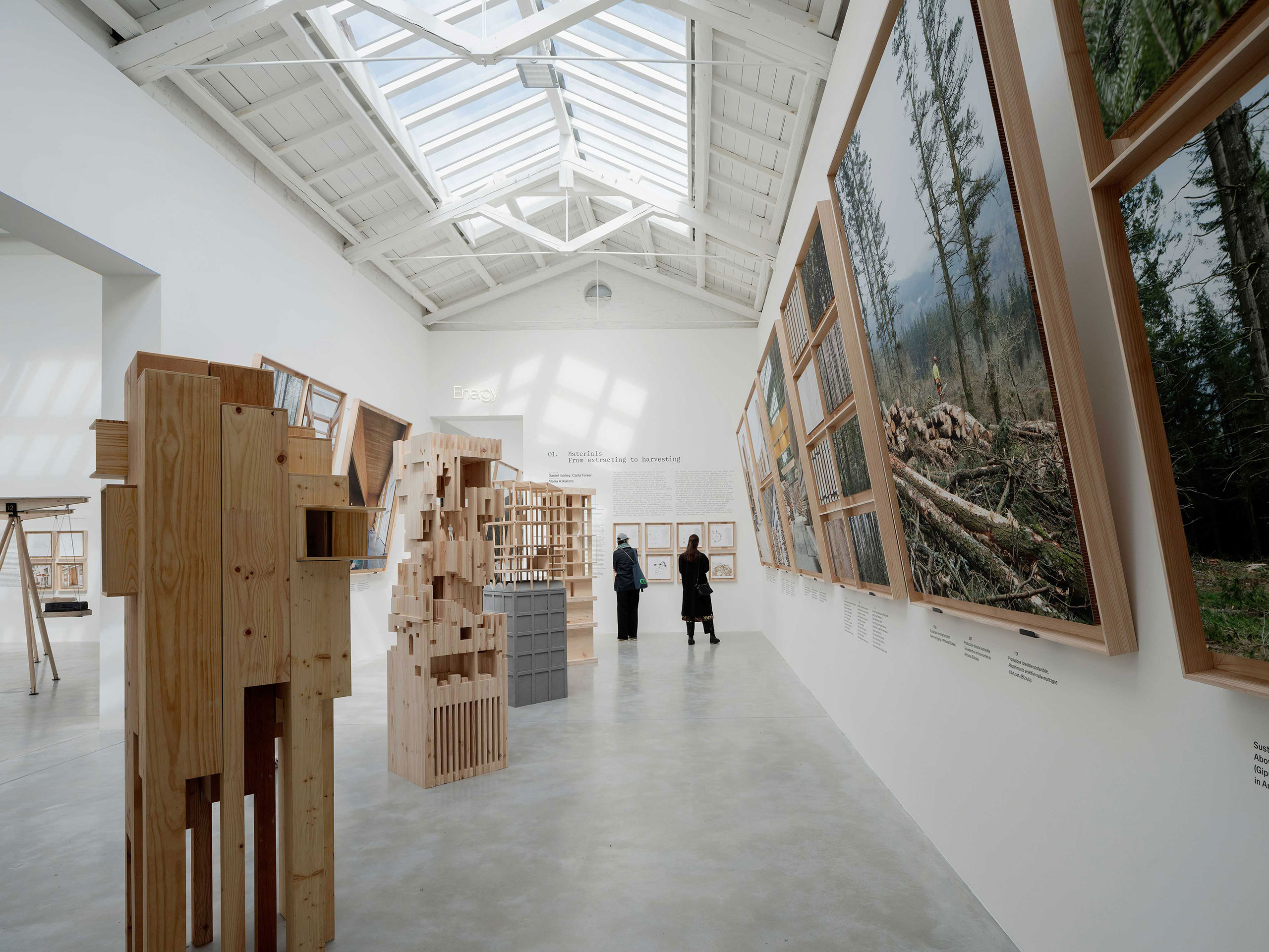 Alle in der Ausstellung verwendeten Materialien sind lokalen Ursprungs.