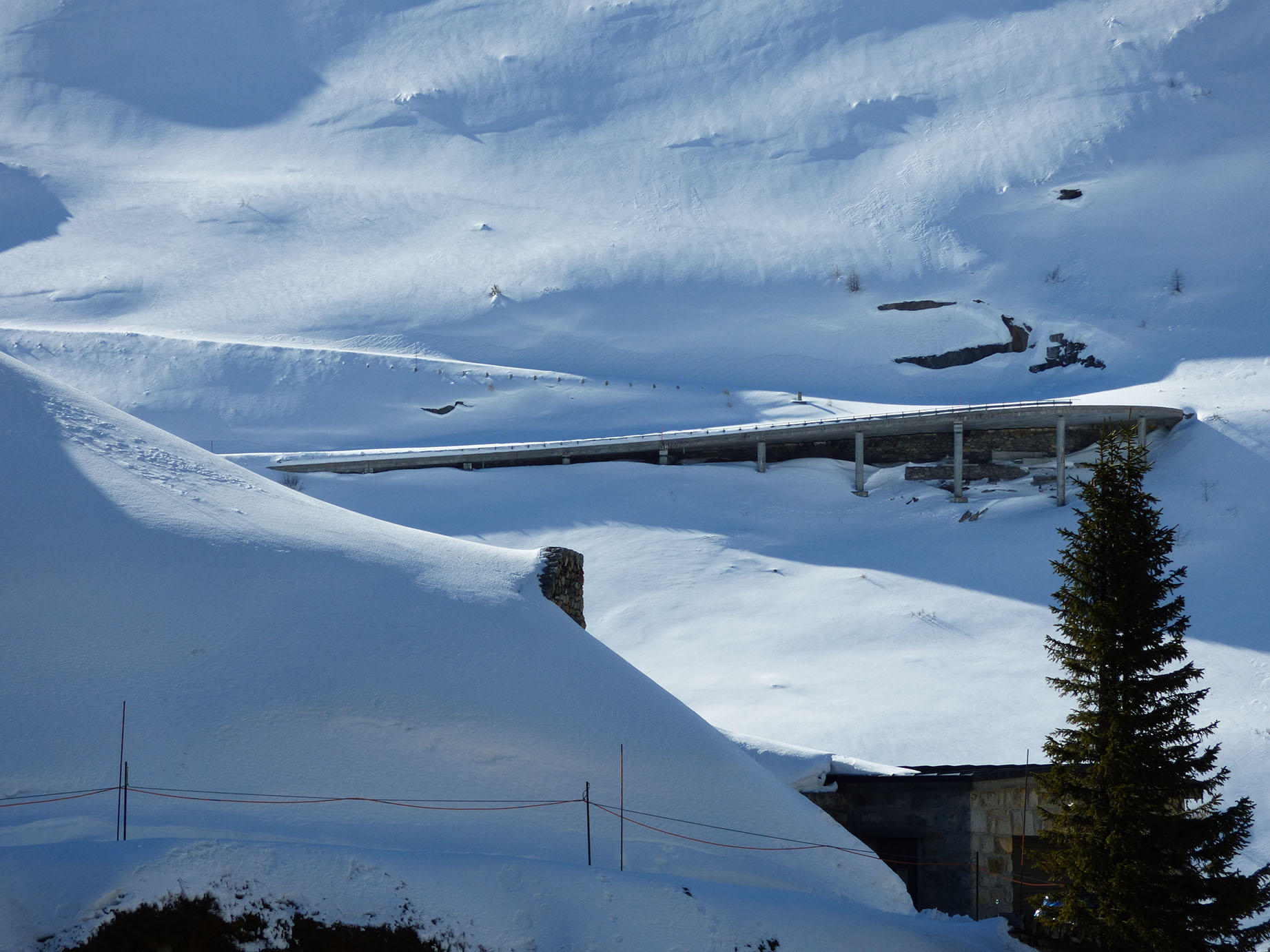 Grimselpass-Passstrasse-Winter