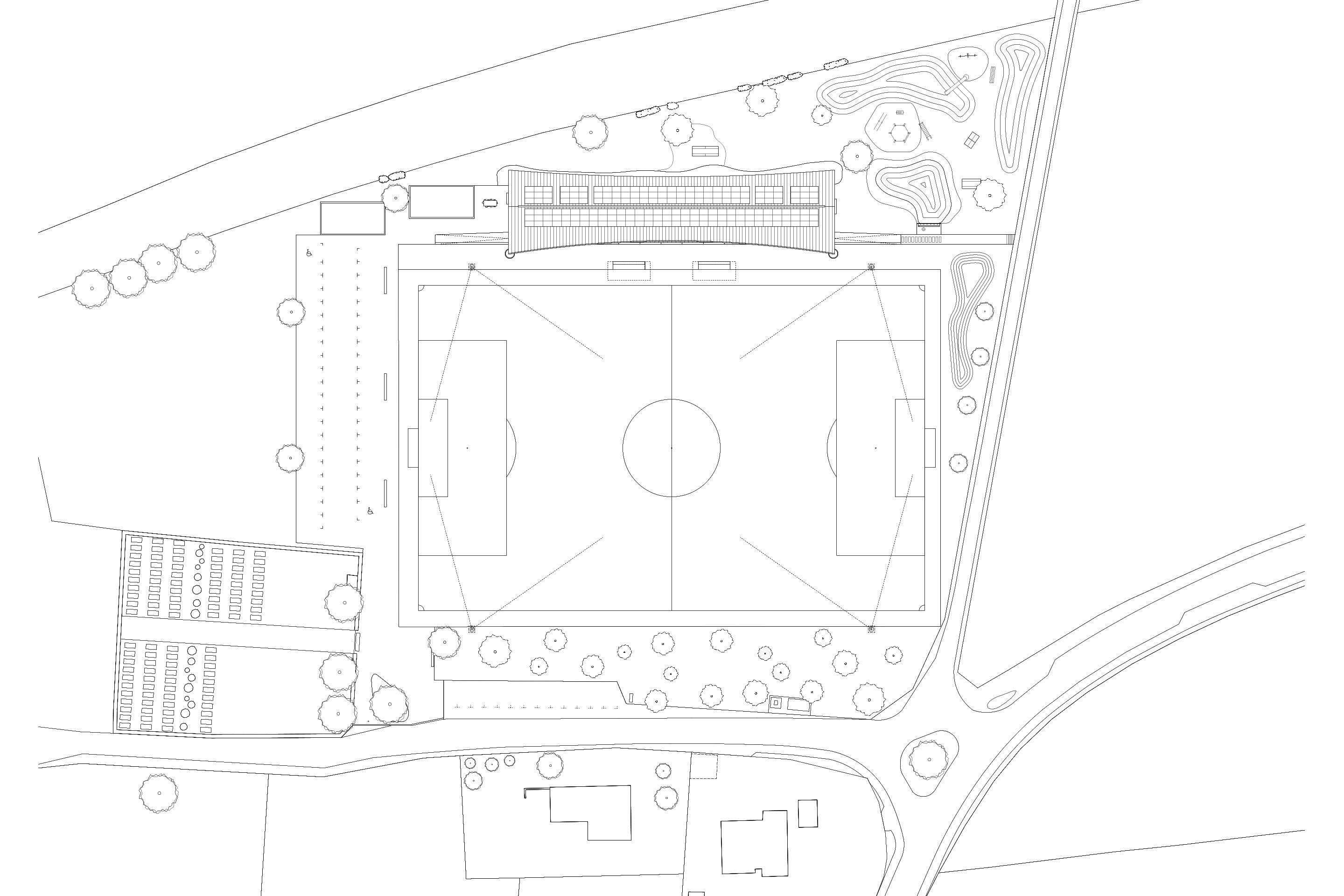 Lageplan des Projekts. Der Pavillon grenzt an den Fussballplatz und bildet eine durchlässige Grenze zwischen dem Dorfkern (im Osten) und der ländlichen Umgebung (im Westen).