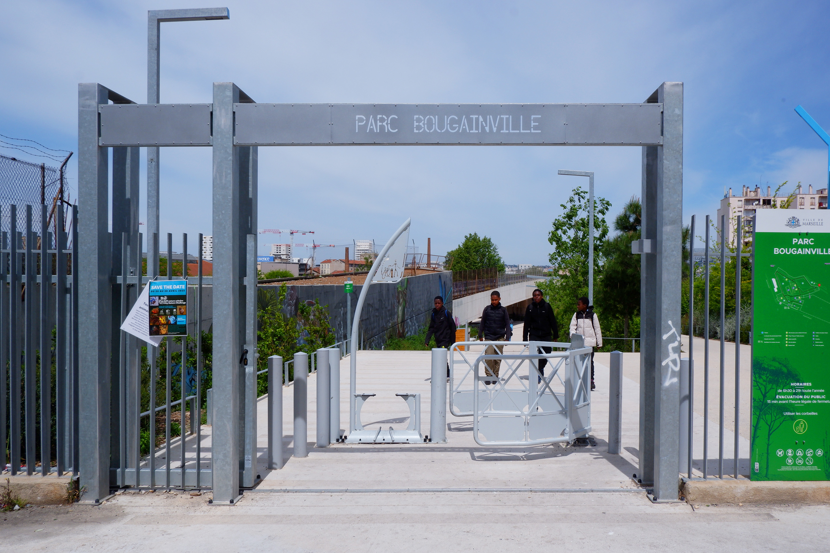 Der Eingang zum Park Bougainville, die Durchlässigkeit ist begrenzt