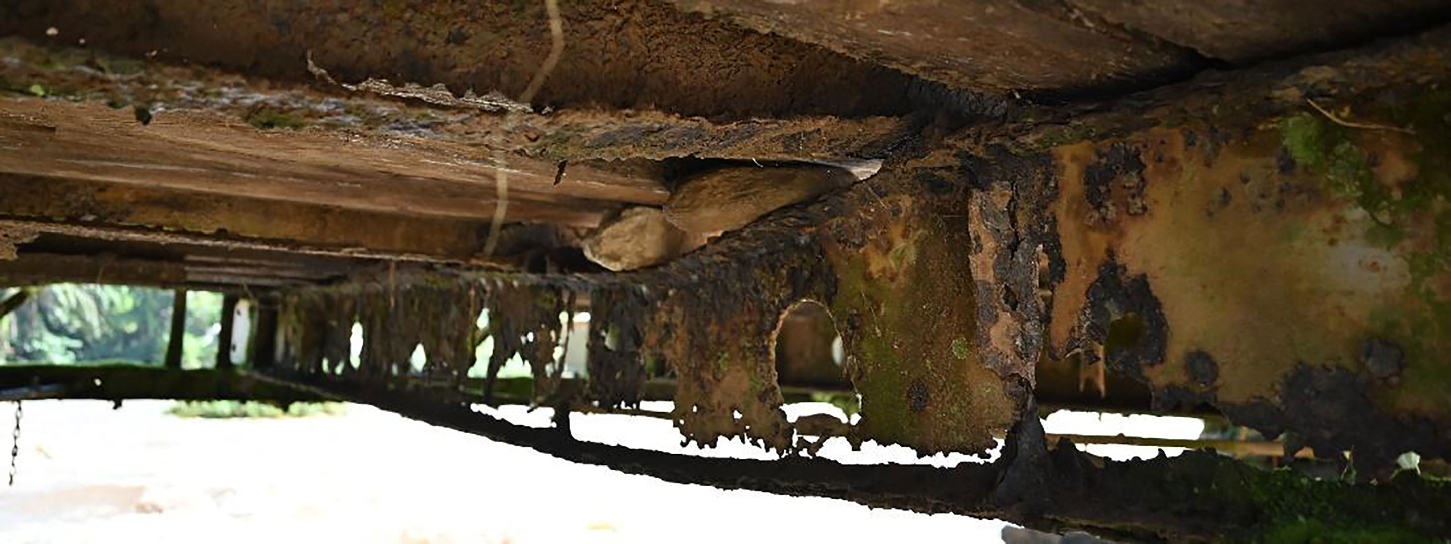 Zustand der ehemaligen Brücke über den Fluss Mweso in Pinga (Demokratische Republik Kongo) bei der Bestandsaufnahme.
