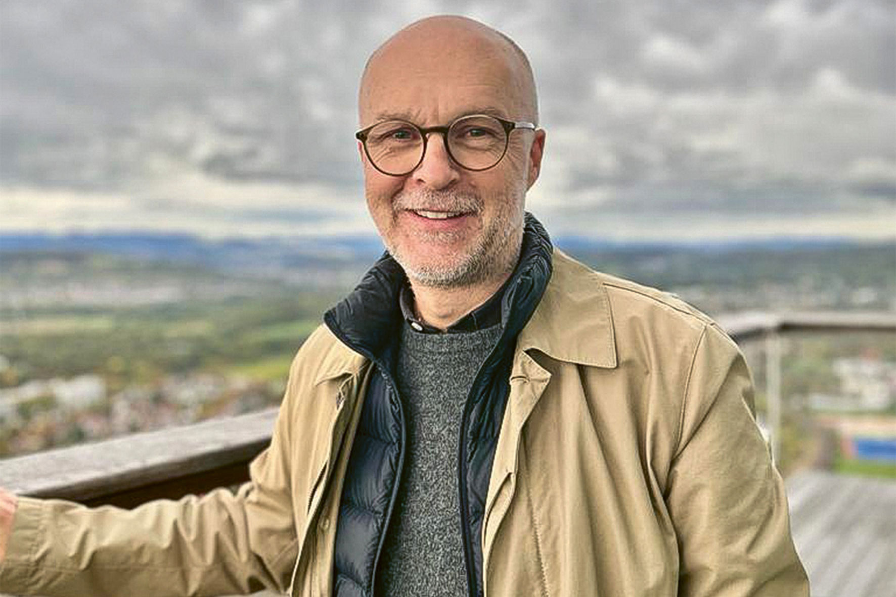 Jürgen Johner ist Architekt und Stadtplaner. Seit 2013 steuert er als verantwortlicher Abteilungsleiter Entwickeln Planen Bauen mit seinem Team die räumliche Entwicklung Allschwils und setzt sich mit der Identität der Agglomera­tions­gemeinde auseinander. Zuvor war er viele Jahre im In- und Ausland als Architekt und Architekturprofessor tätig.