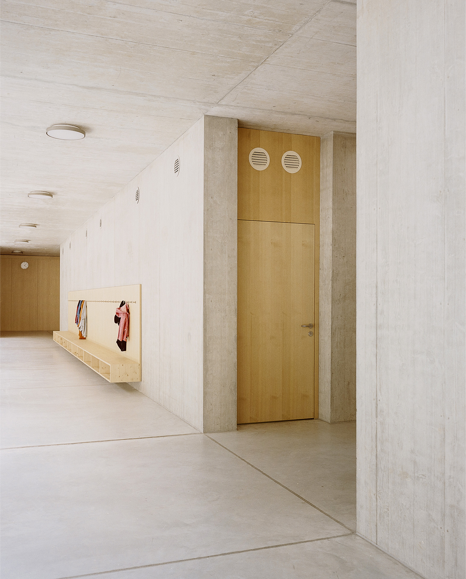 defining-horizon-inches-geleta-entrance-view