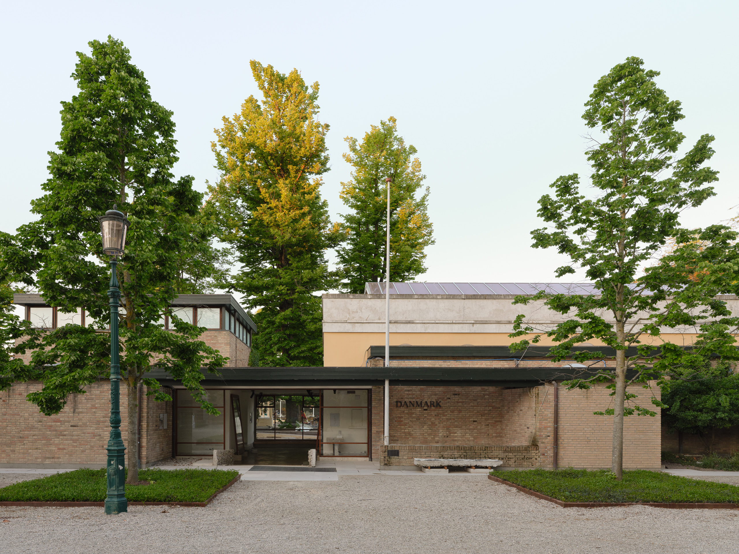 01-build of site-danish pavilion-biennale architettura 2025-hampus berndtson.jpg