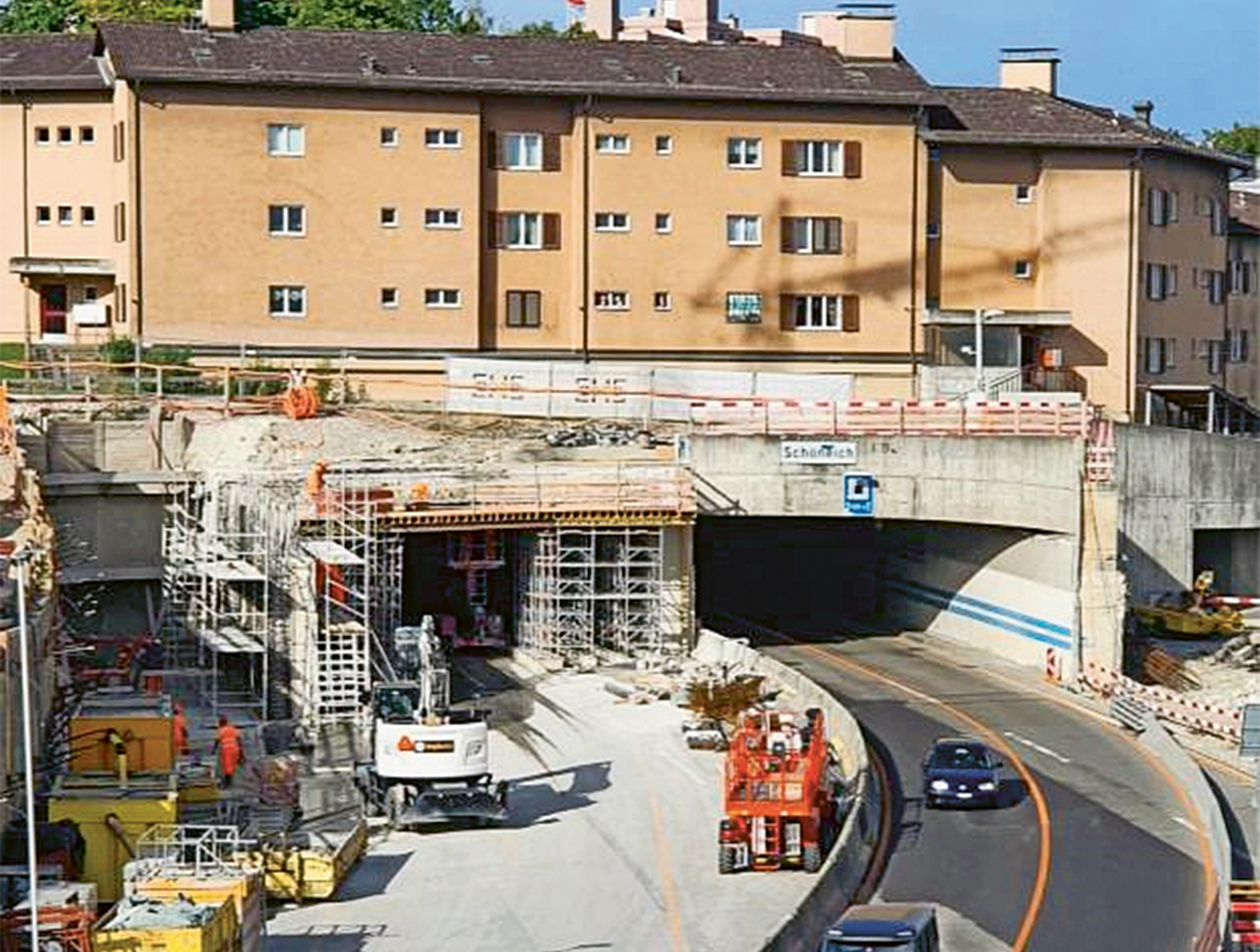 Einfahrt Tunnel Autobahn Schoeneich